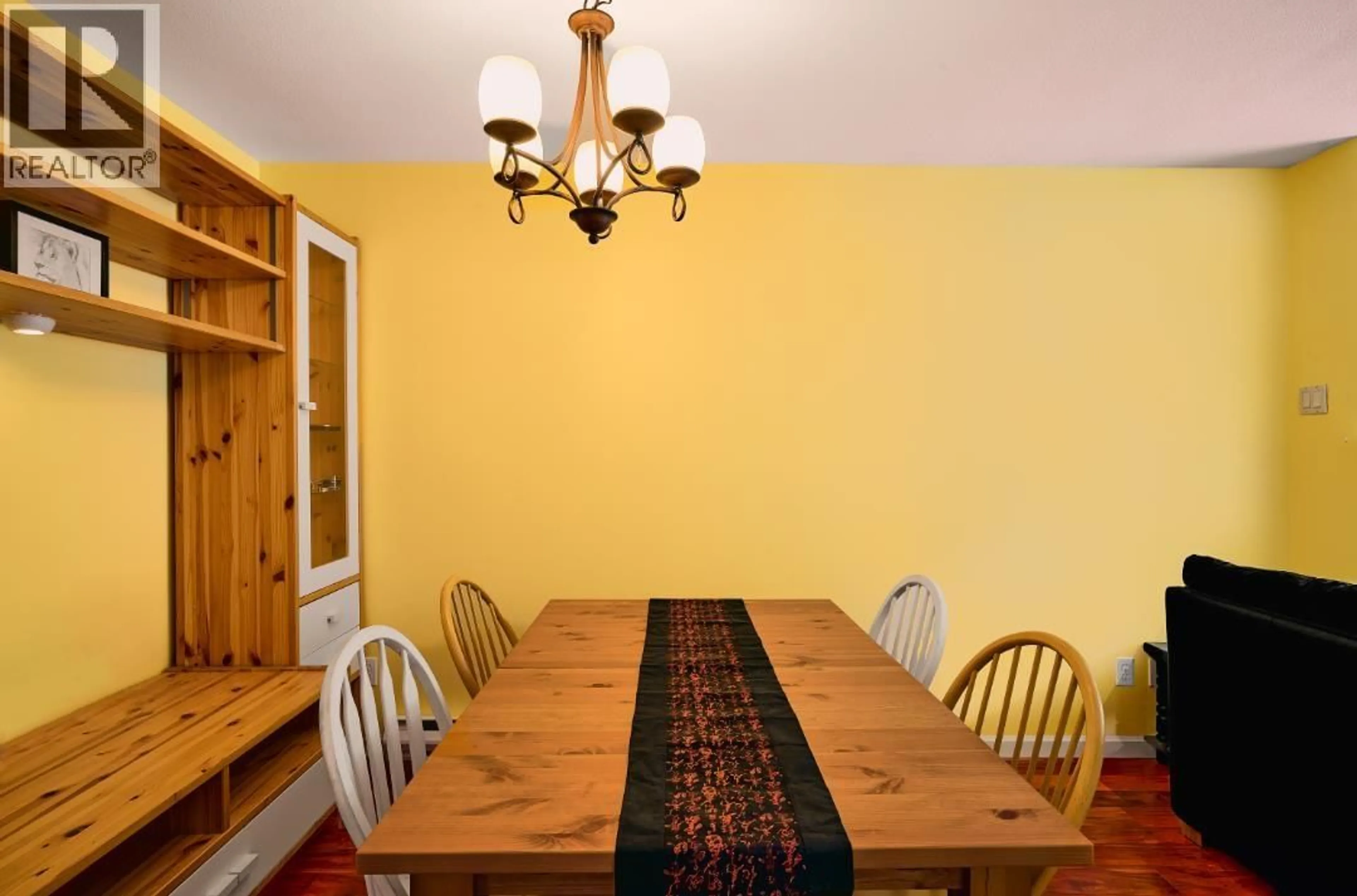 Dining room, wood/laminate floor for 117 - 6588 SOUTHOAKS CRESCENT, Burnaby British Columbia V5E4K1