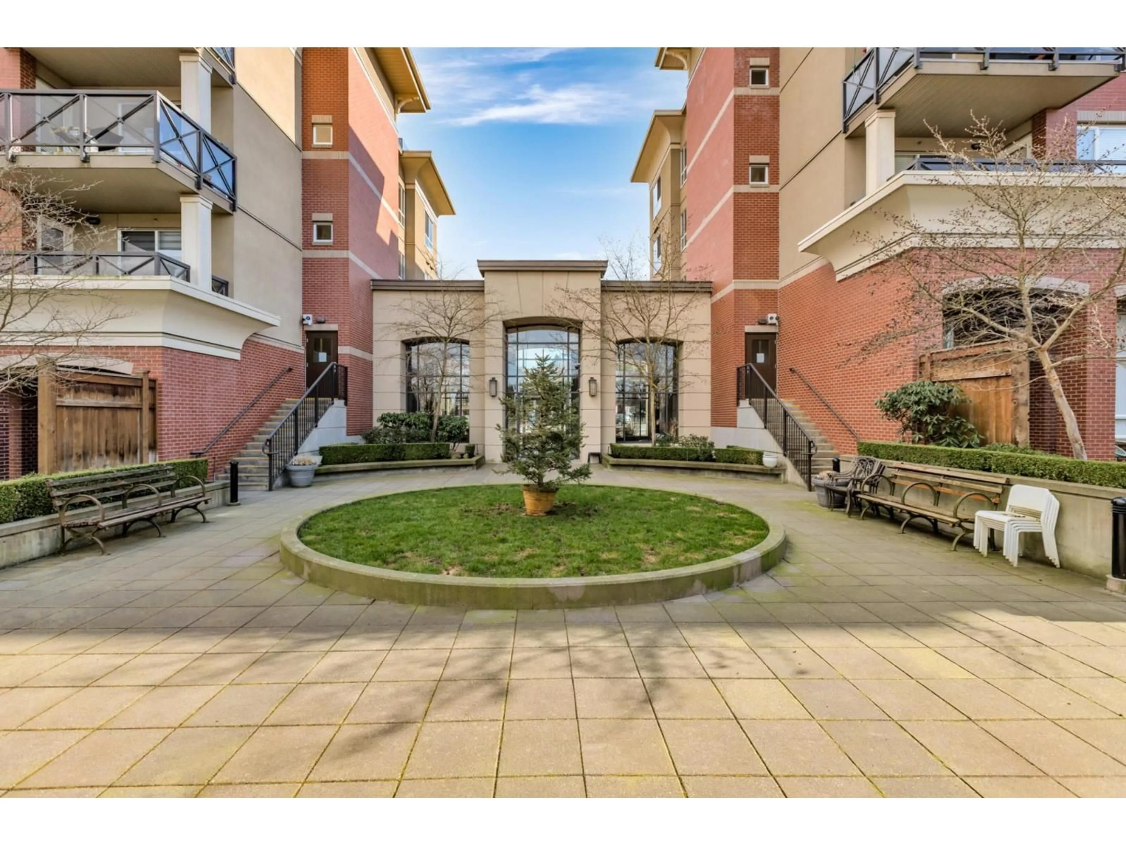 Unknown for 404 - 2970 KING GEORGE BOULEVARD, Surrey British Columbia V4P0E6