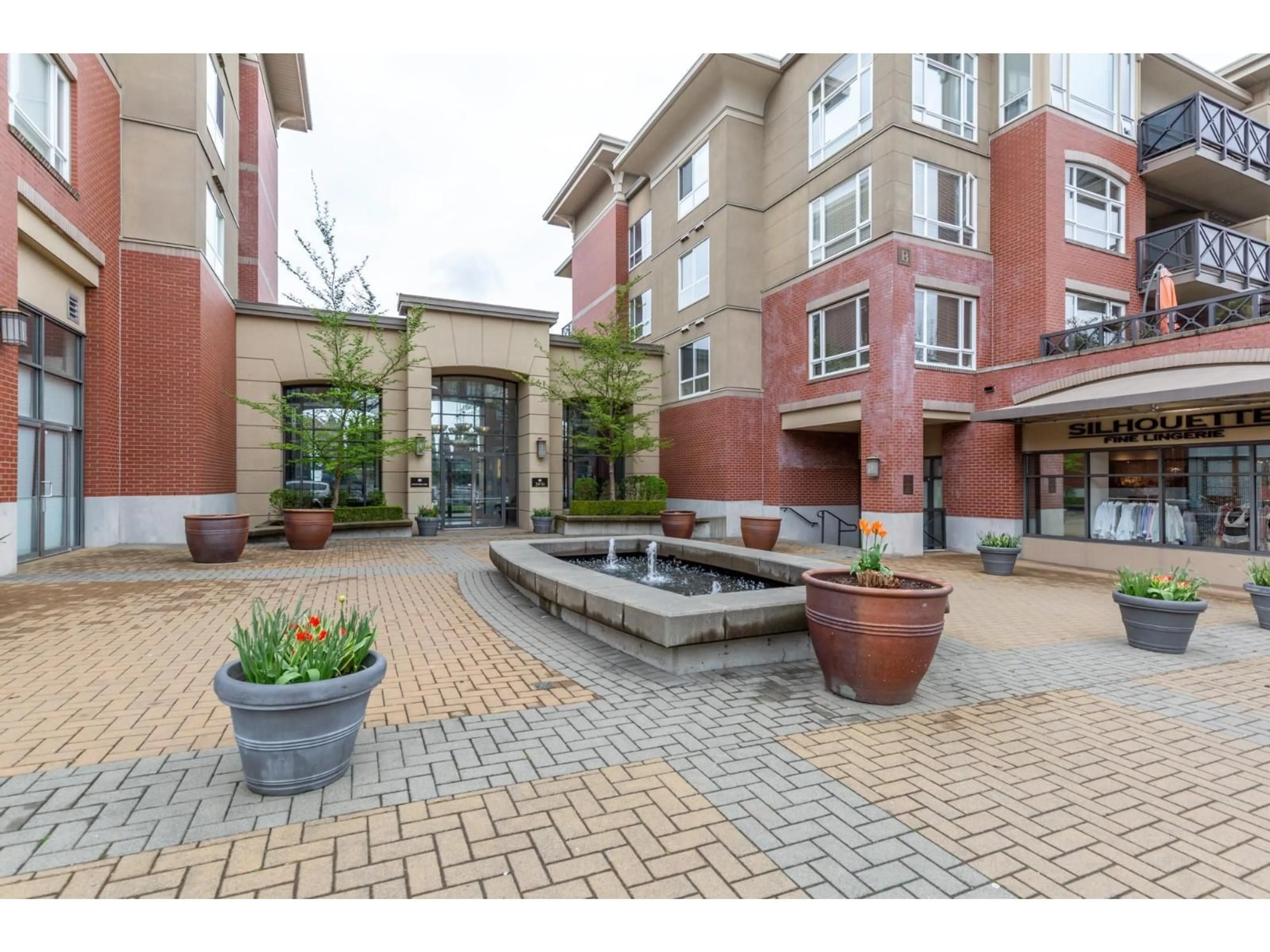 Patio, unknown for 404 - 2970 KING GEORGE BOULEVARD, Surrey British Columbia V4P0E6