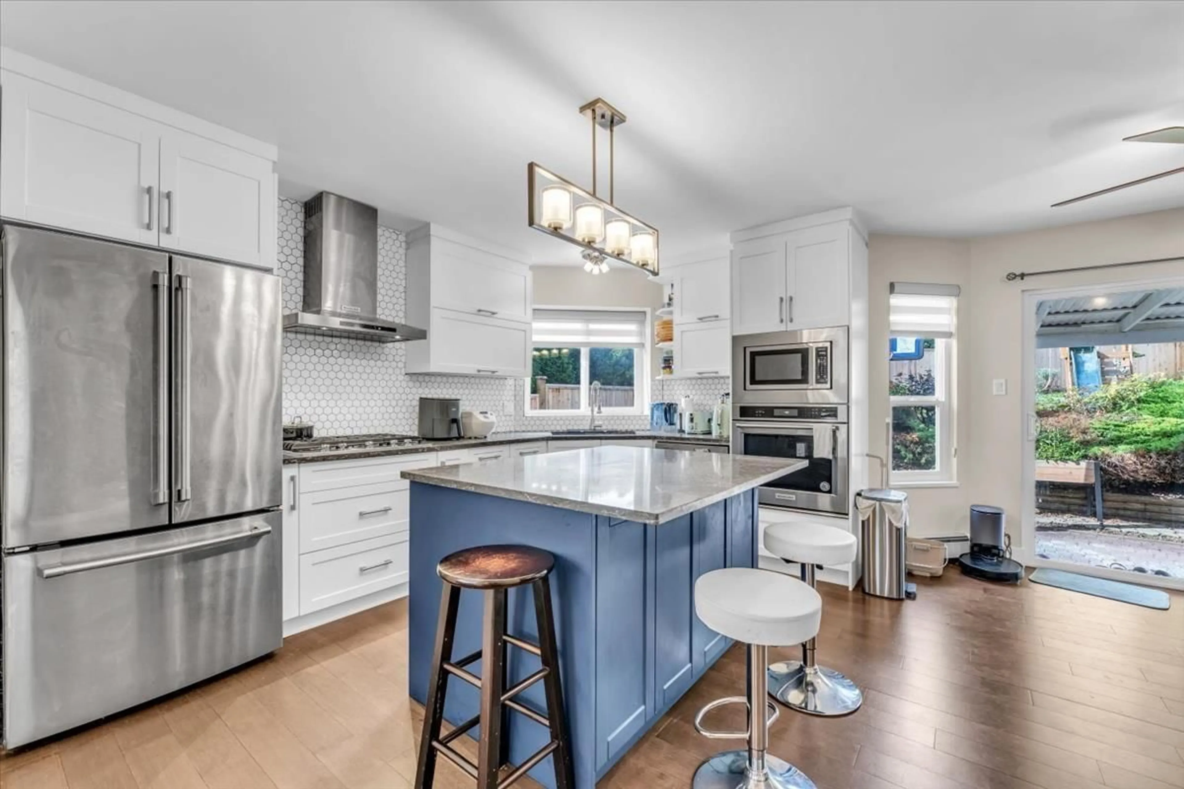 Contemporary kitchen, ceramic/tile floor for 7827 167A STREET, Surrey British Columbia V4N0L9