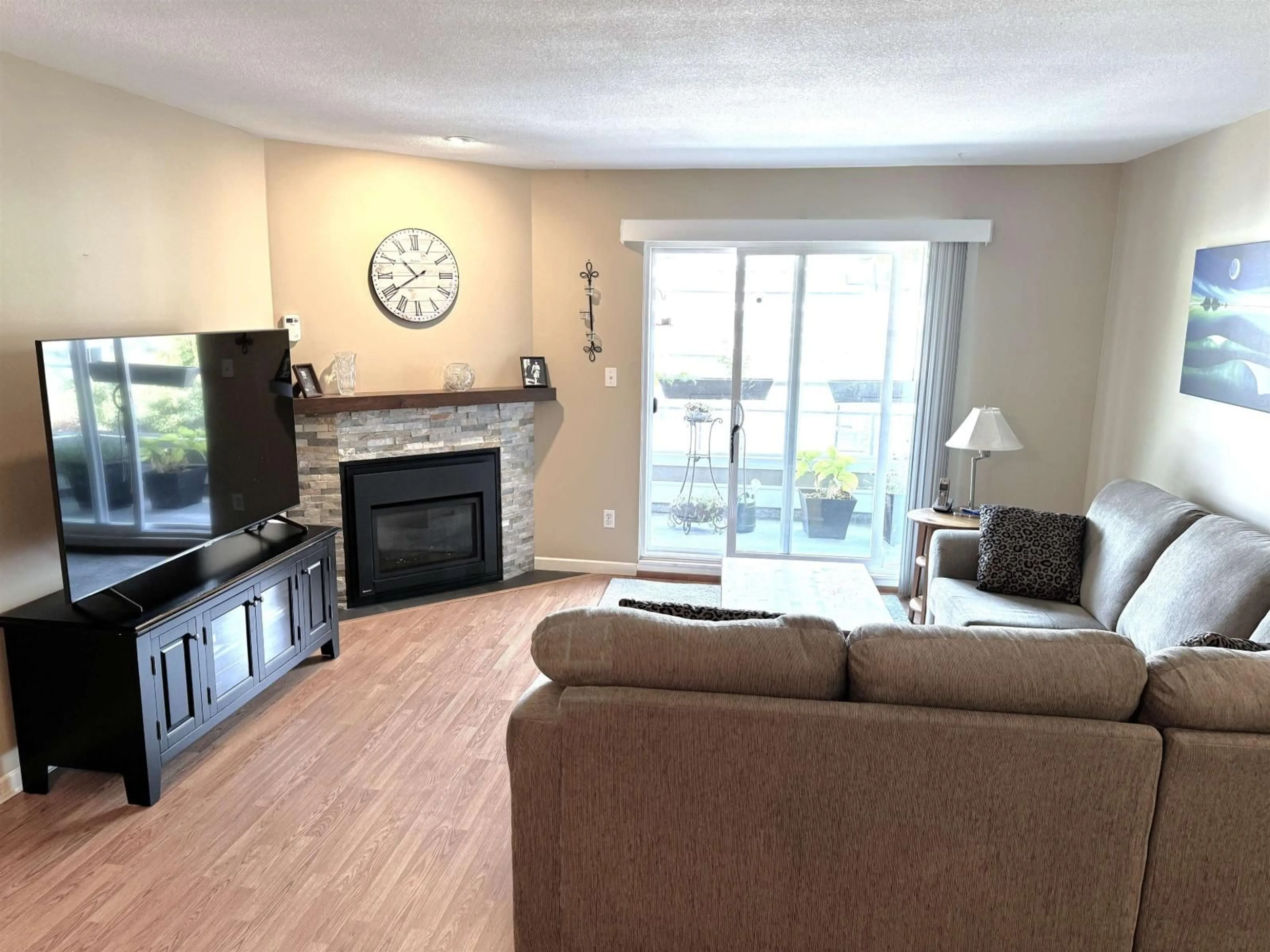 Living room with furniture, wood/laminate floor for 317 - 15875 MARINE DRIVE, White Rock British Columbia V4B5J2