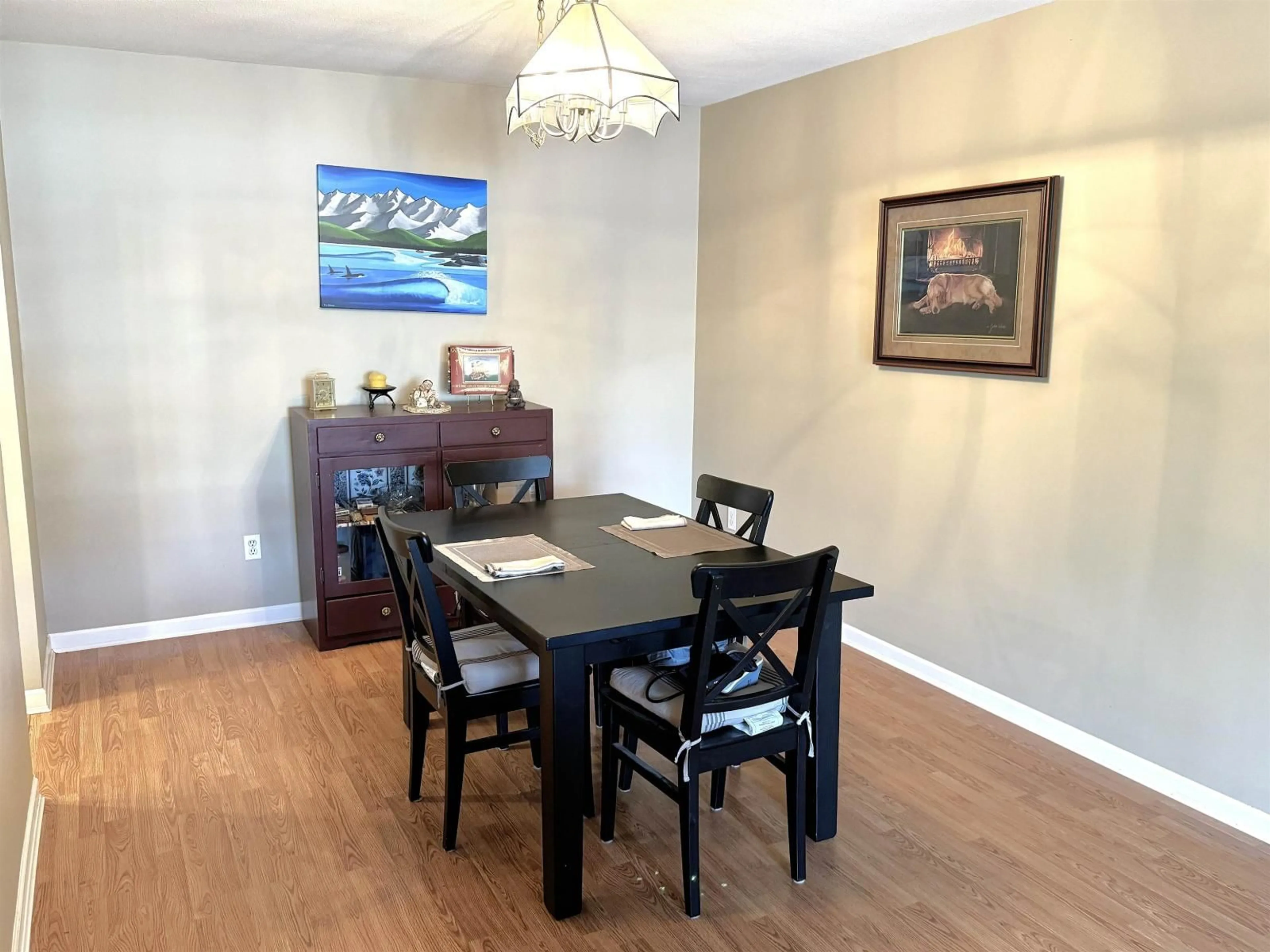 Dining room, wood/laminate floor for 317 - 15875 MARINE DRIVE, White Rock British Columbia V4B5J2
