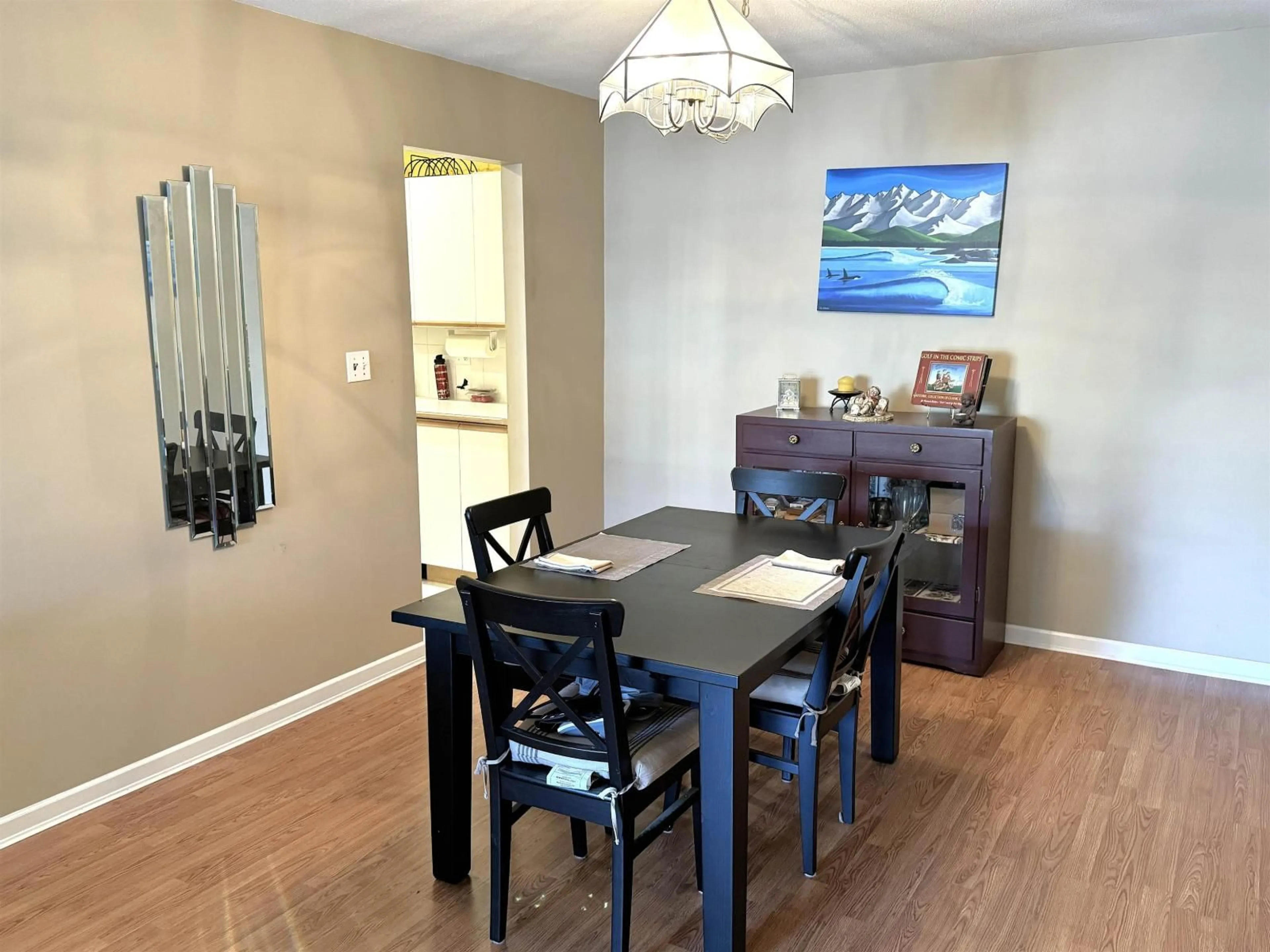 Dining room, wood/laminate floor for 317 - 15875 MARINE DRIVE, White Rock British Columbia V4B5J2