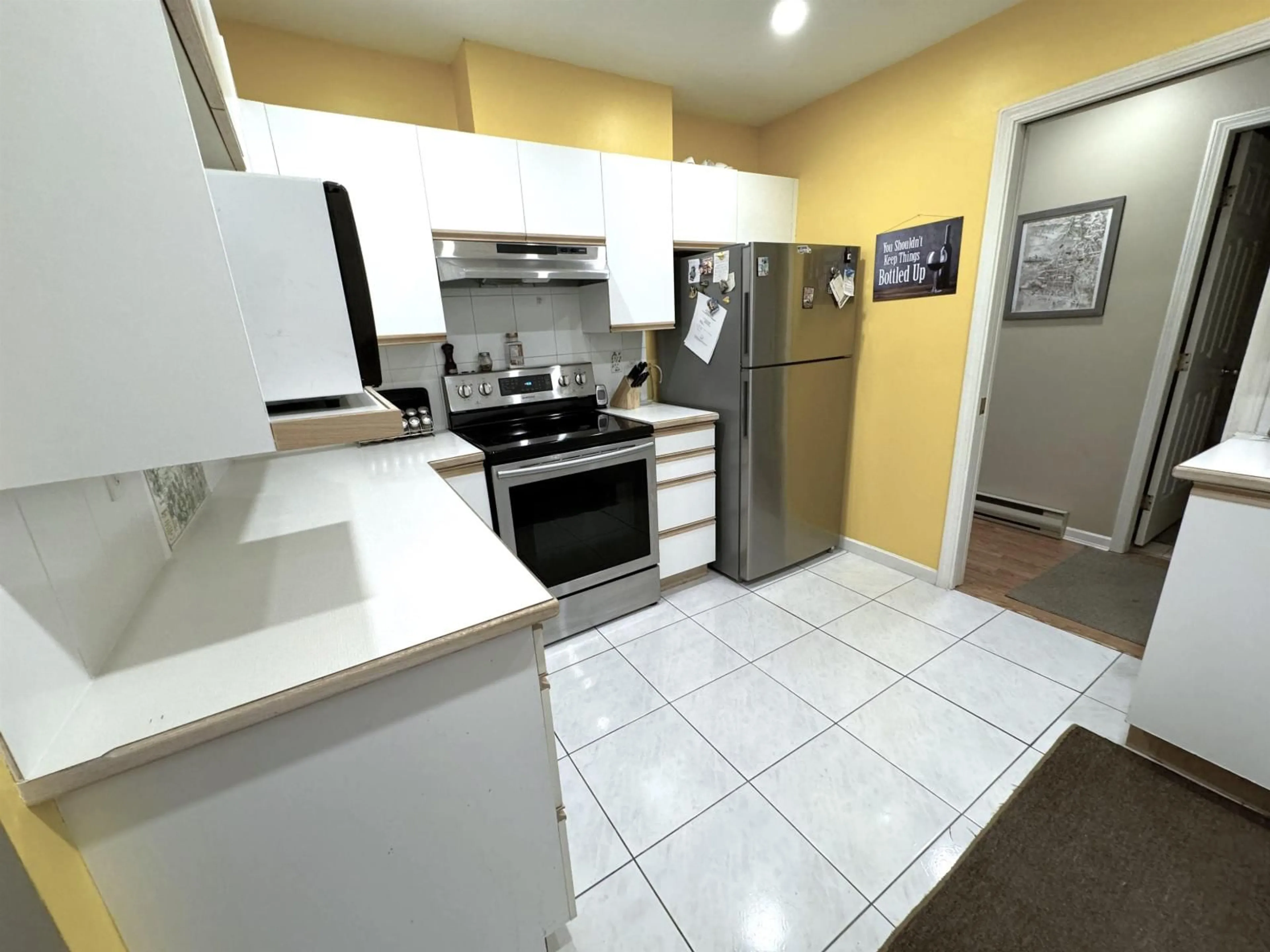 Standard kitchen, ceramic/tile floor for 317 - 15875 MARINE DRIVE, White Rock British Columbia V4B5J2