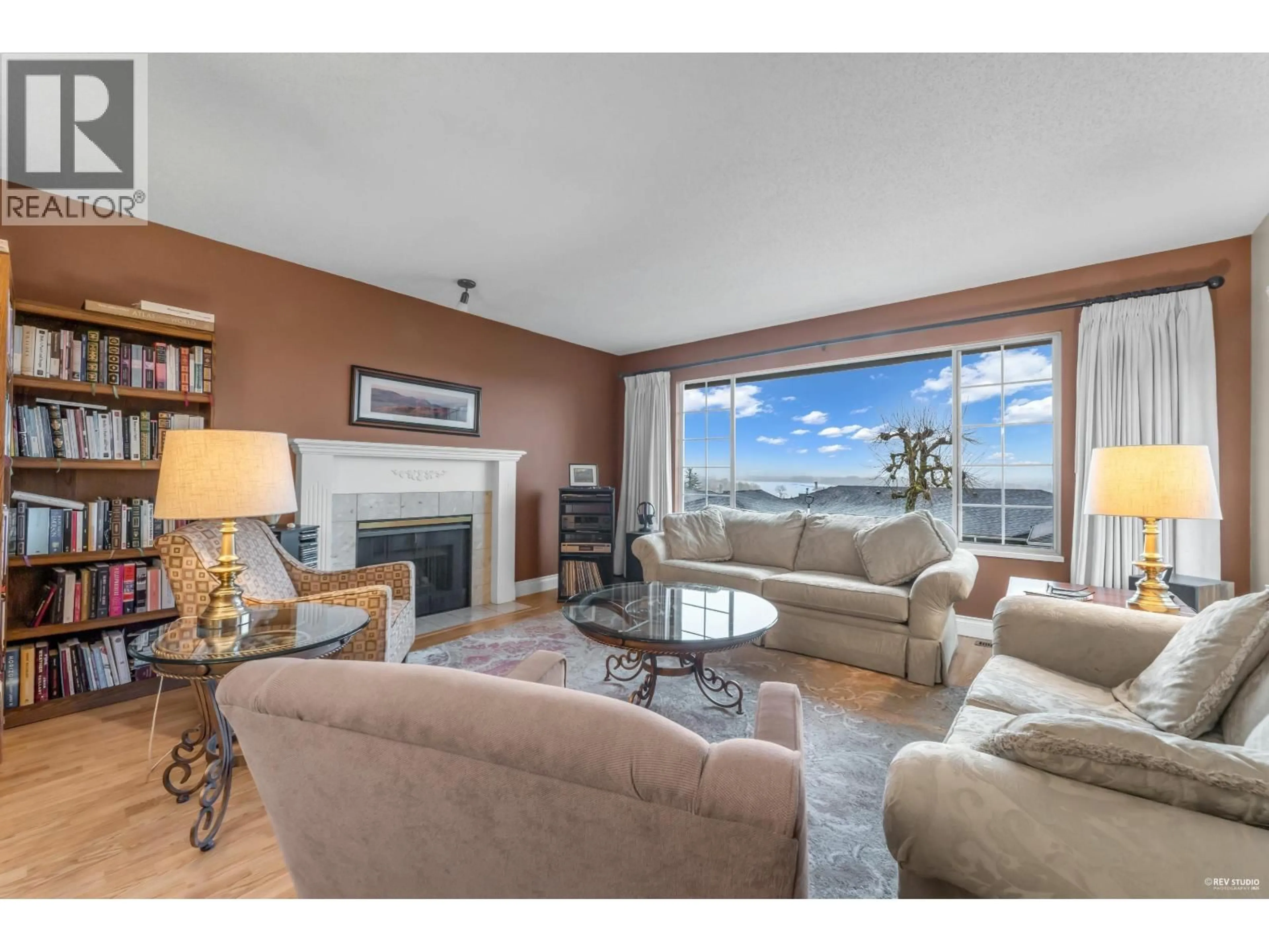 Living room with furniture, unknown for 205 - 1140 CASTLE CRESCENT, Port Coquitlam British Columbia V3C5R6