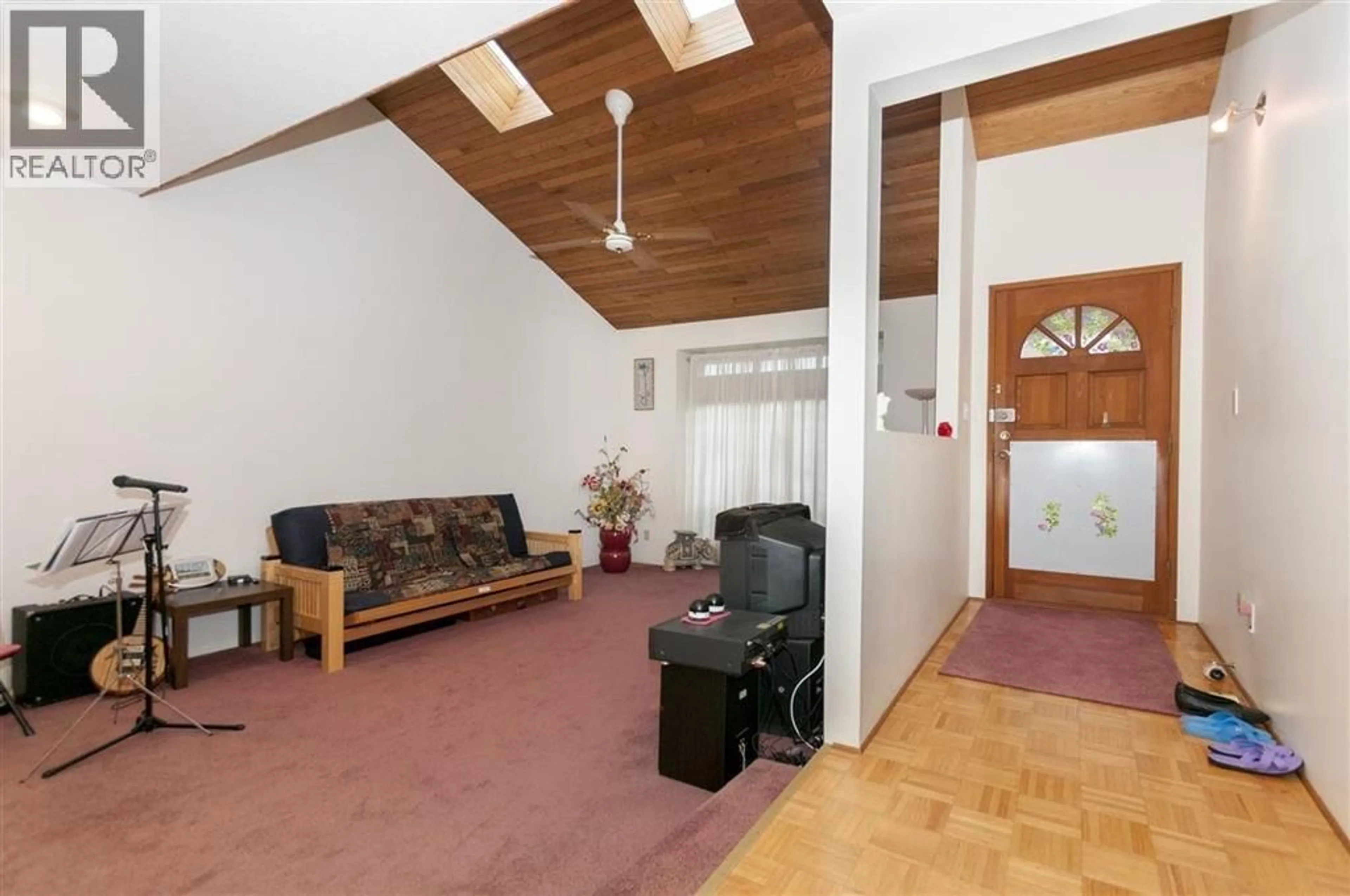 Indoor foyer for 2147 GRANT AVENUE, Port Coquitlam British Columbia V3B1R1