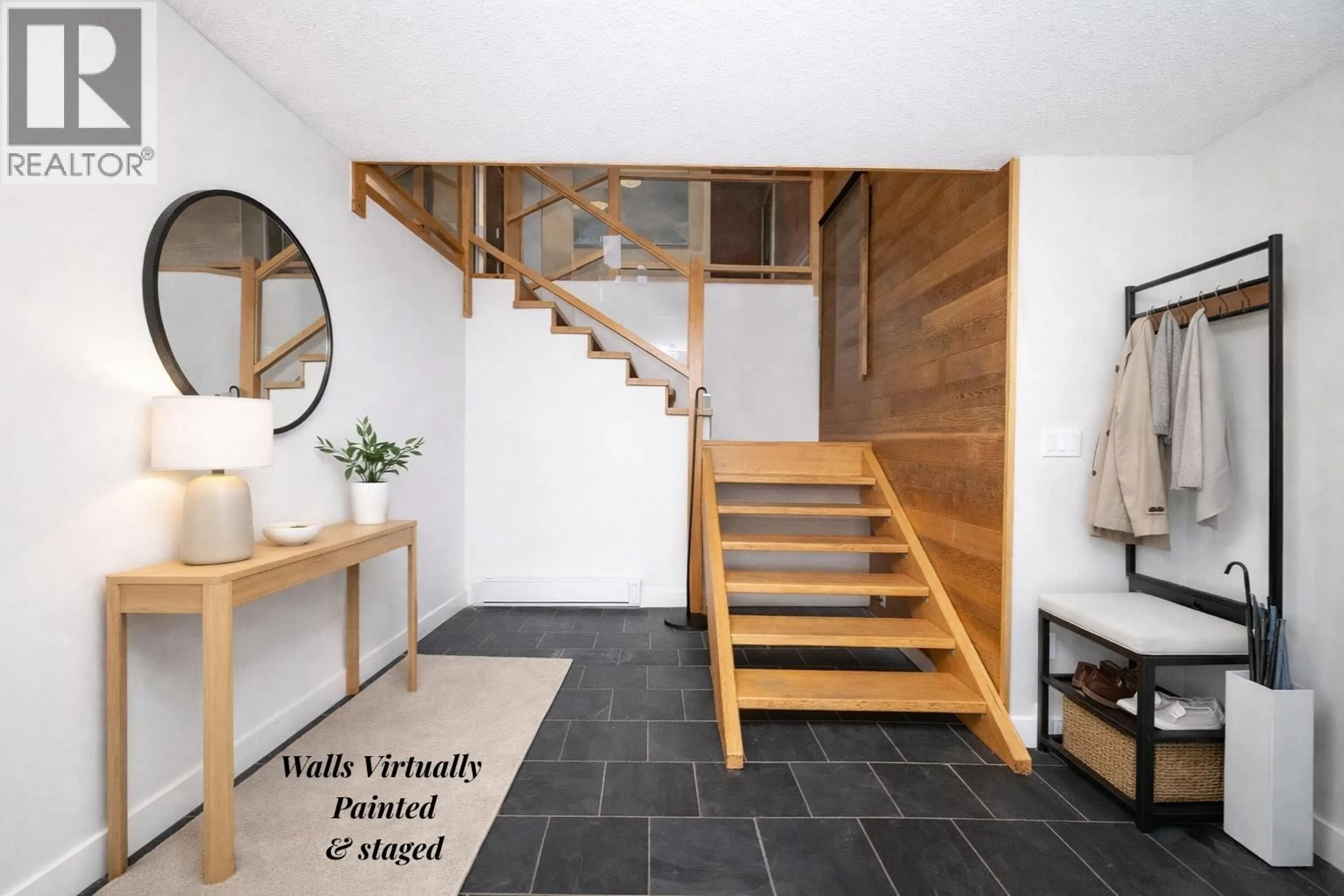 Indoor entryway for 4934 GEER ROAD, Sechelt British Columbia V0N3A2