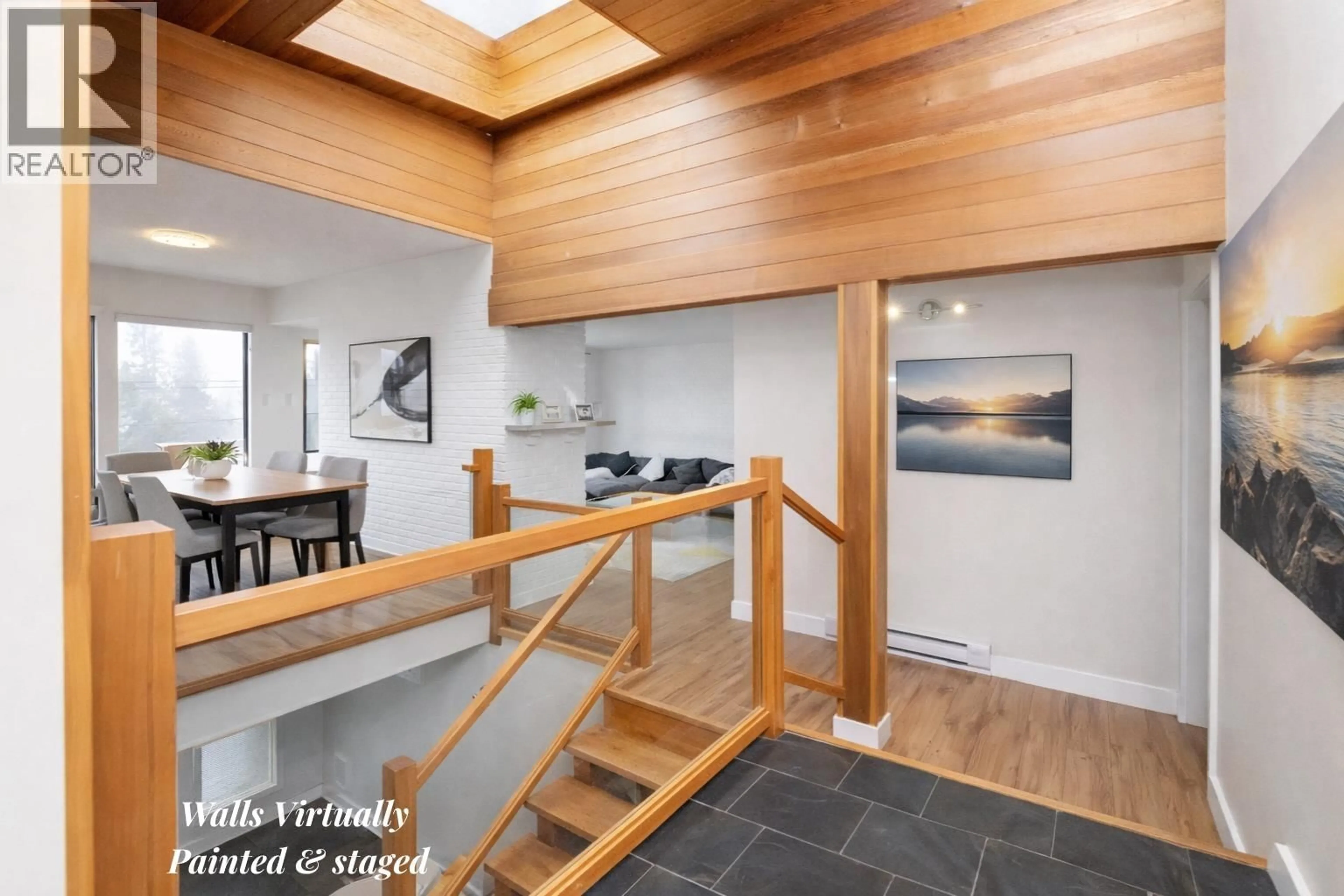 Indoor foyer for 4934 GEER ROAD, Sechelt British Columbia V0N3A2