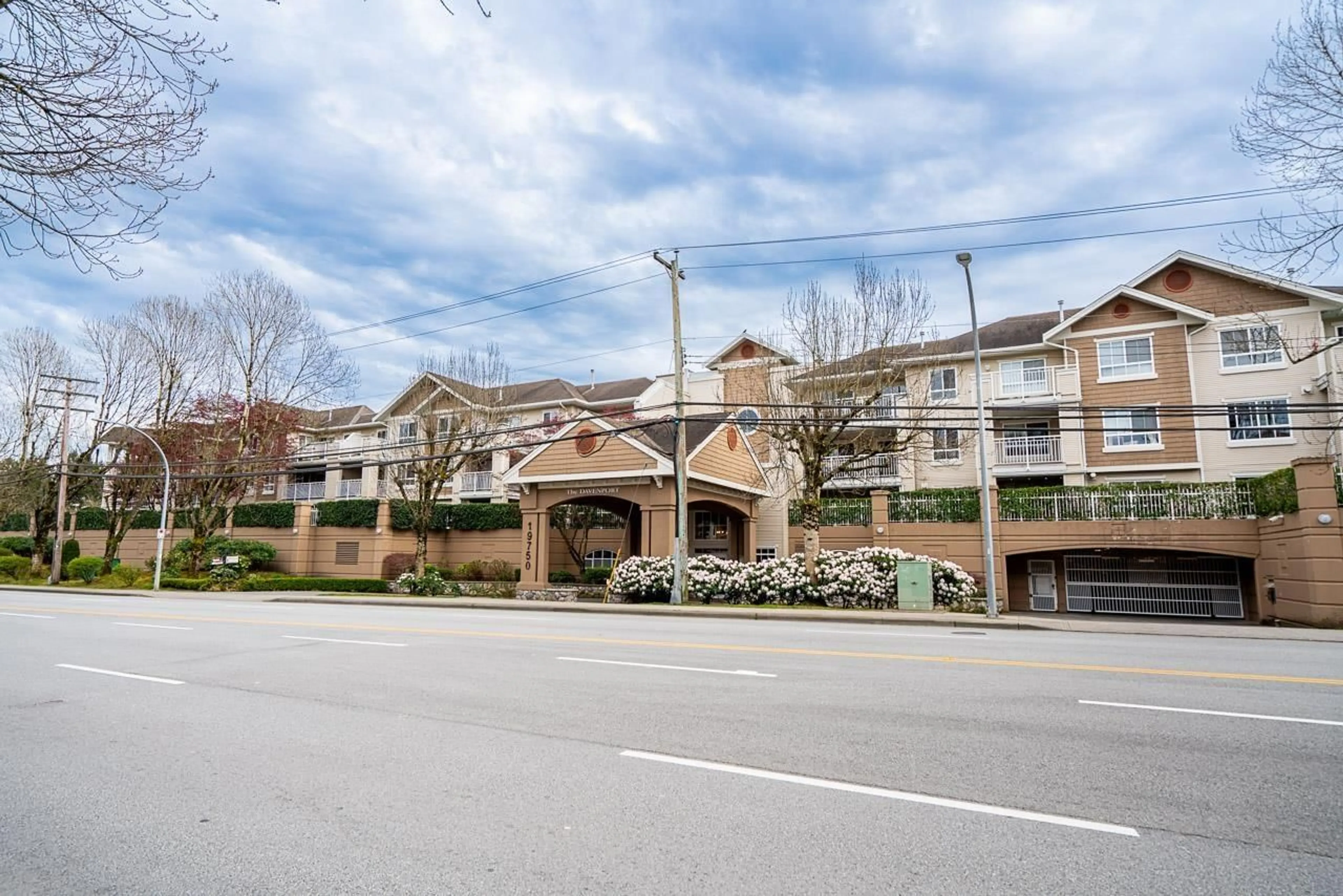 Patio, mountain view for 307 - 19750 64 AVENUE, Langley British Columbia V2Y2T1