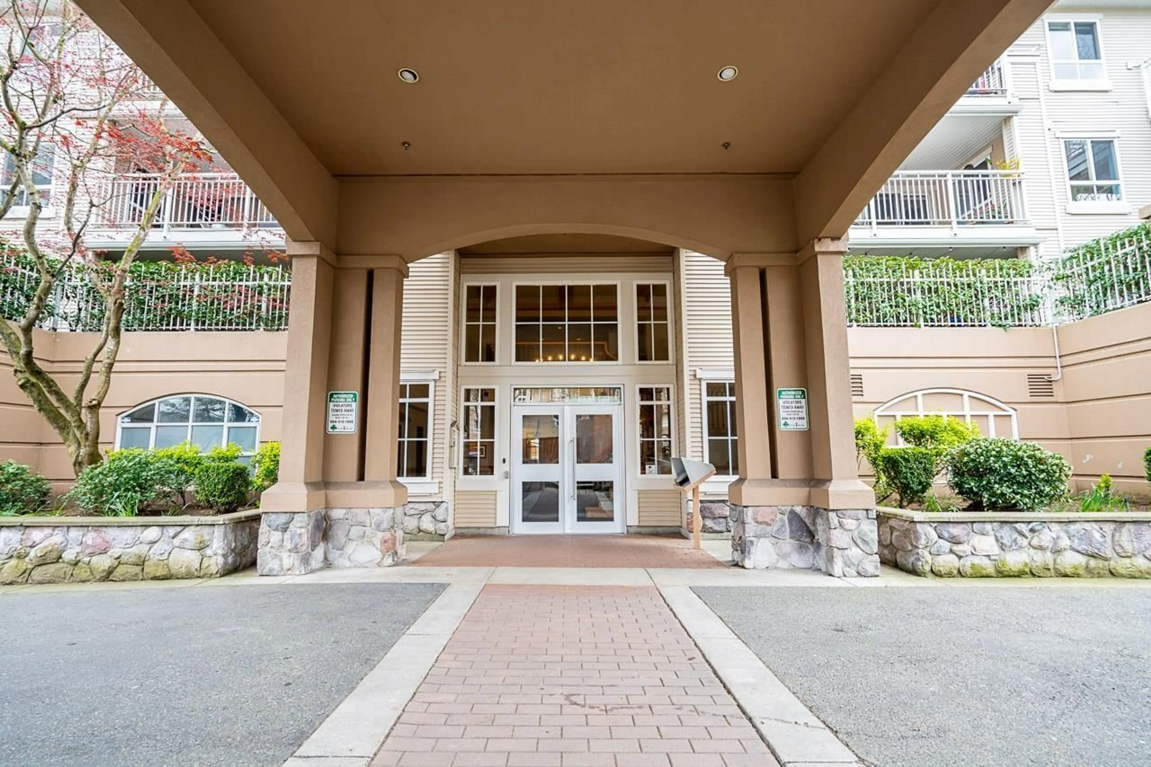 Indoor foyer for 307 - 19750 64 AVENUE, Langley British Columbia V2Y2T1