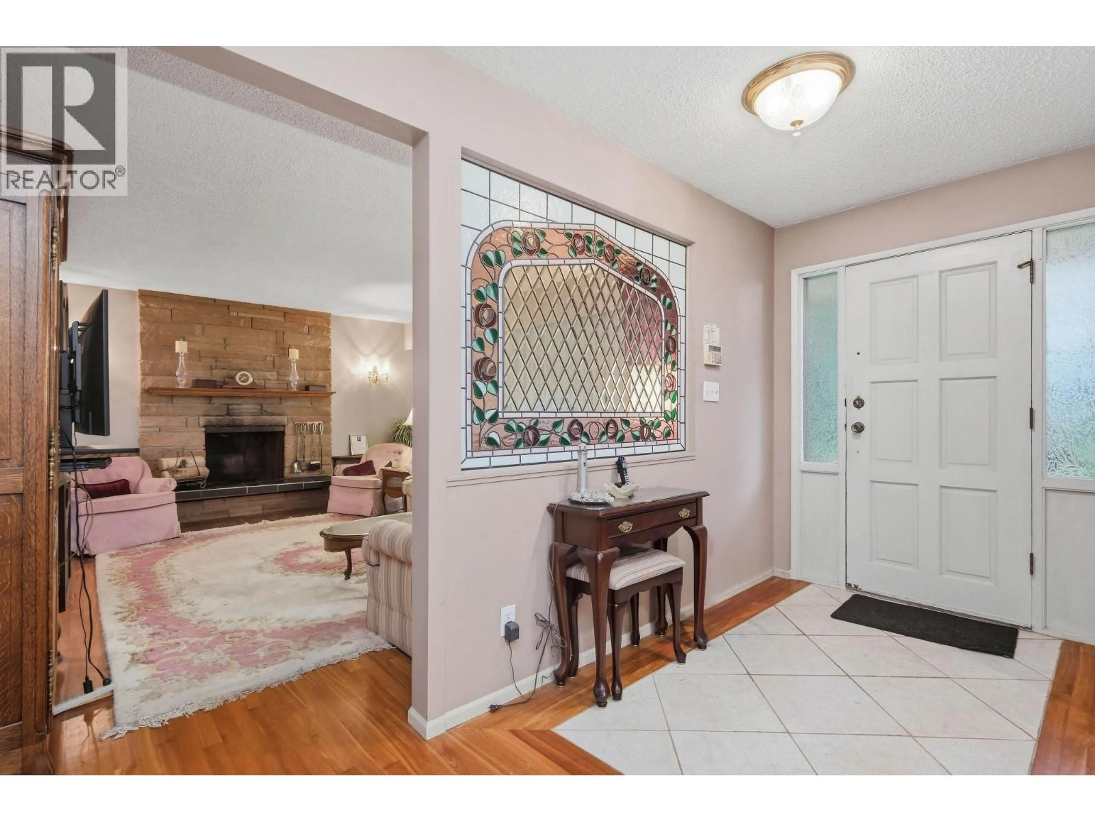 Indoor entryway for 8285 BURNLAKE DRIVE, Burnaby British Columbia V5A3L1