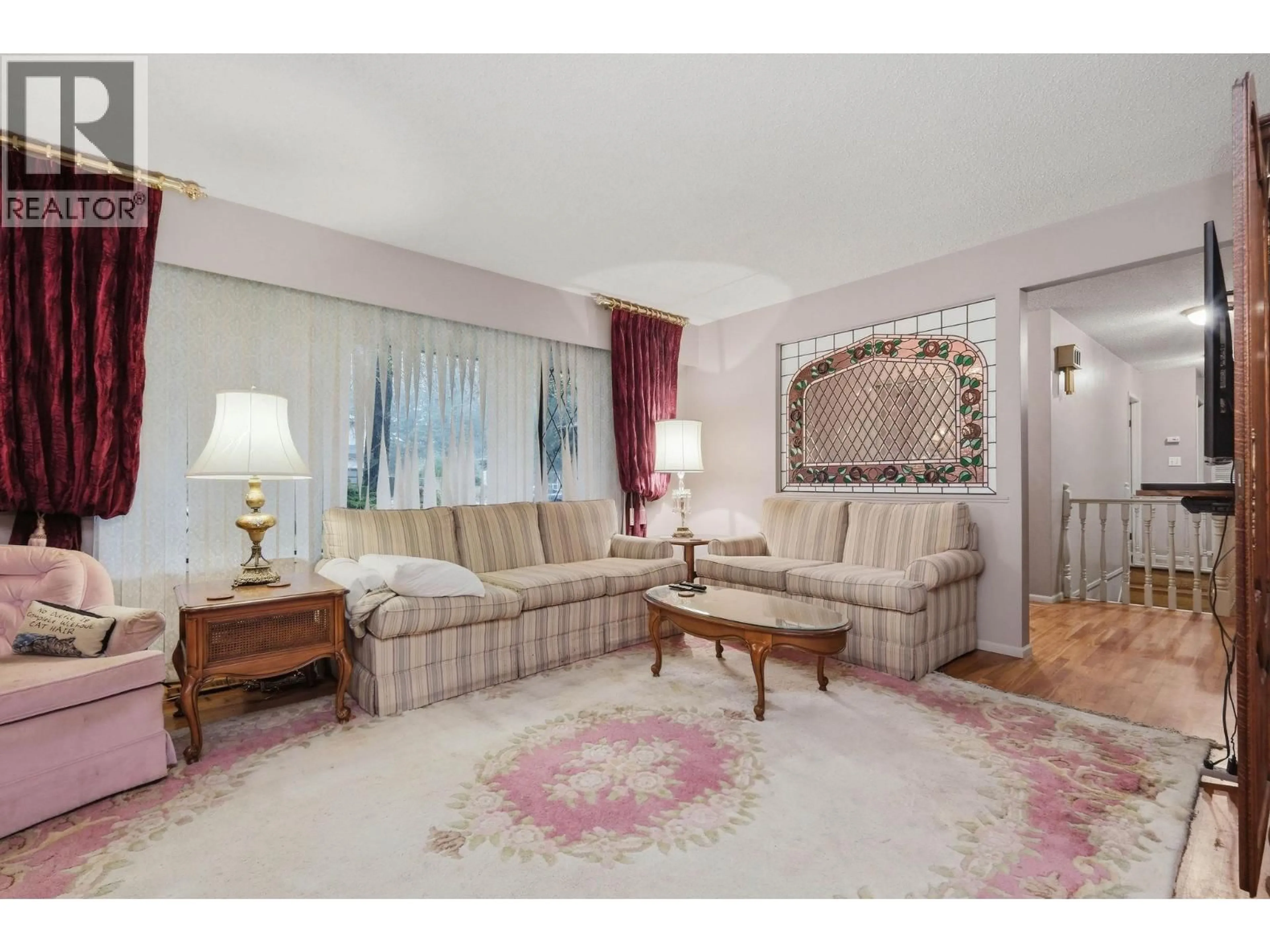 Living room with furniture, unknown for 8285 BURNLAKE DRIVE, Burnaby British Columbia V5A3L1