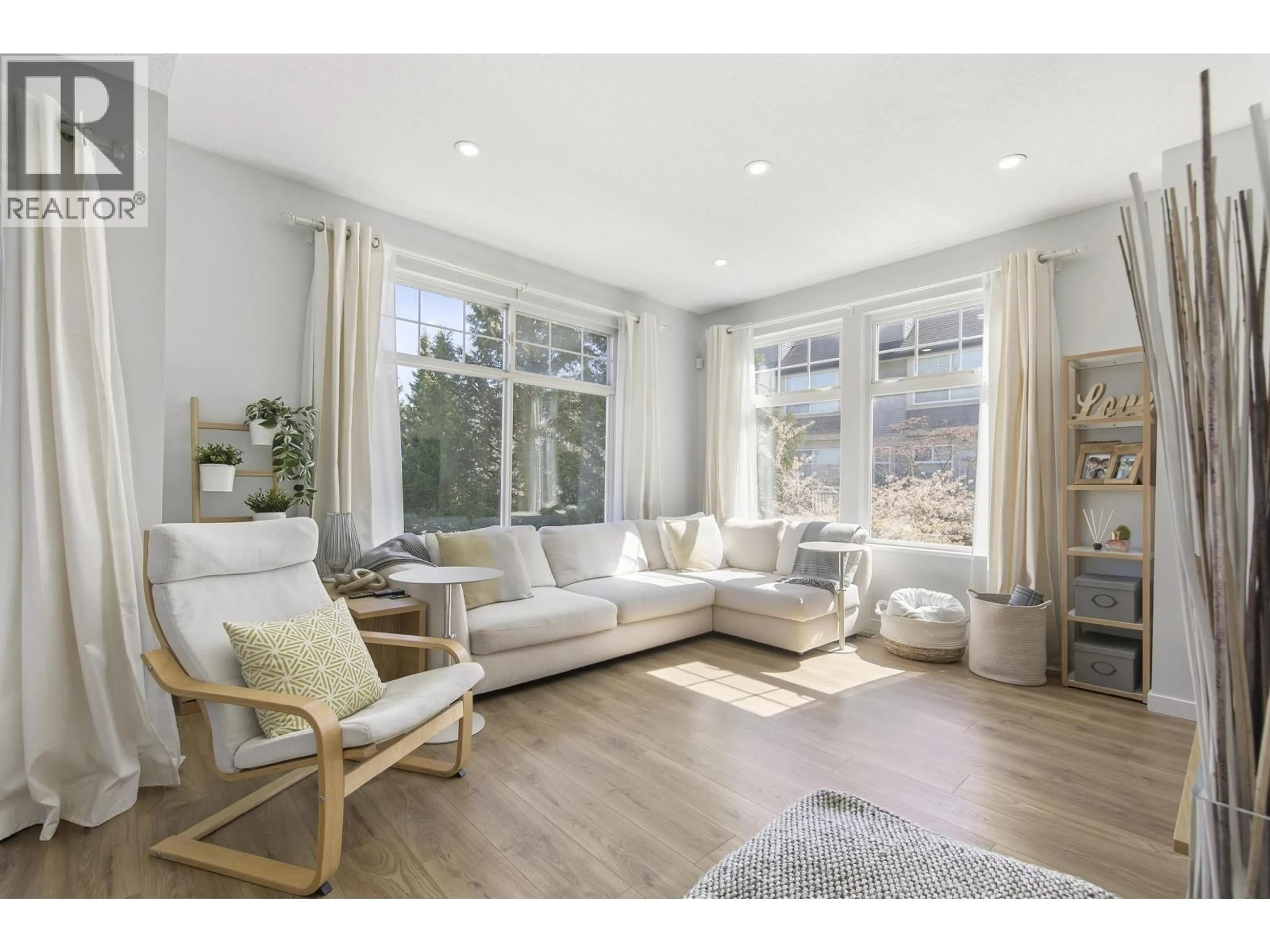 Living room with furniture, unknown for 25 - 6888 ROBSON DRIVE, Richmond British Columbia V7C5T6