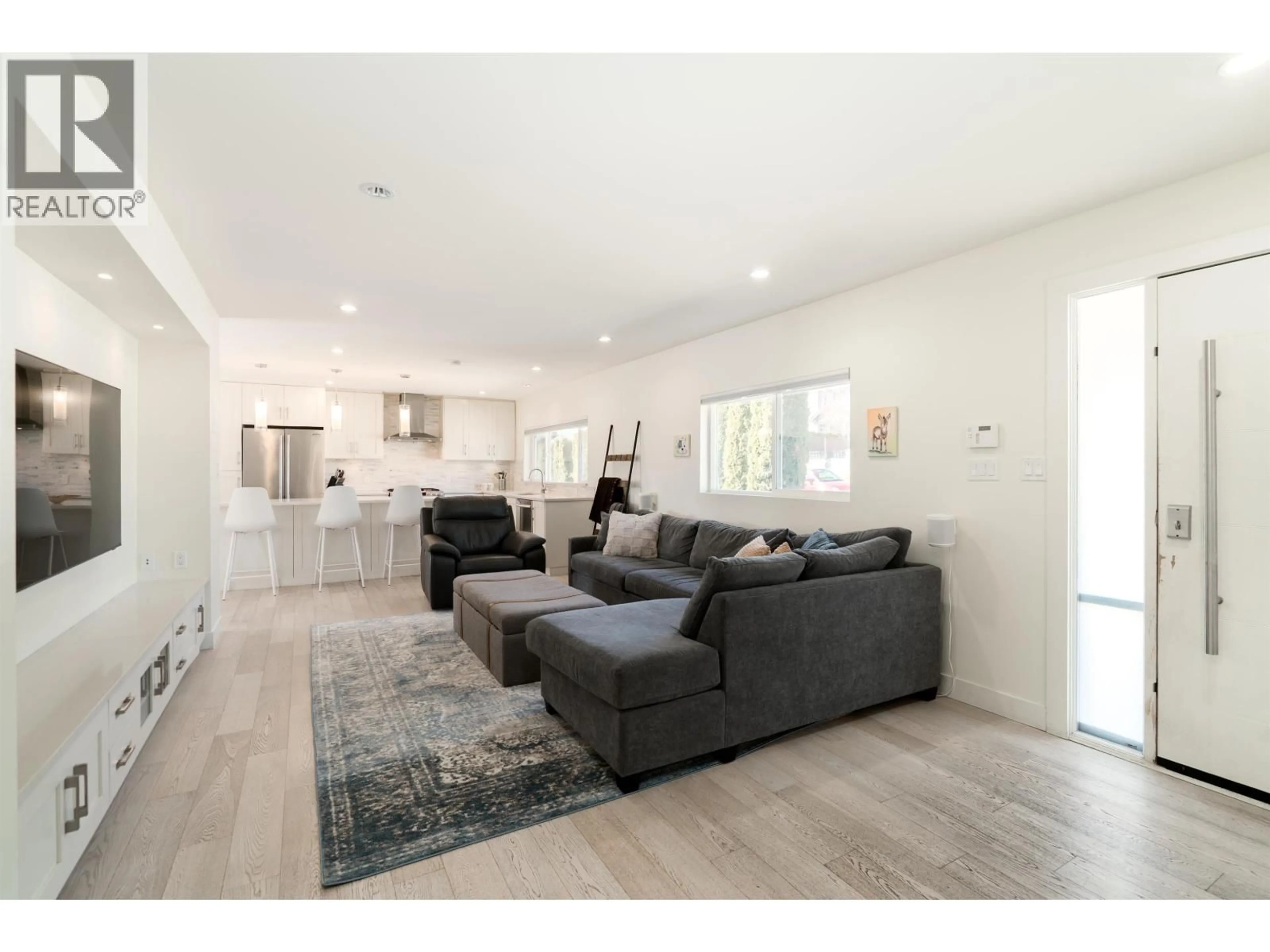 Living room with furniture, unknown for 1056 DANSEY AVENUE, Coquitlam British Columbia V3K3H3