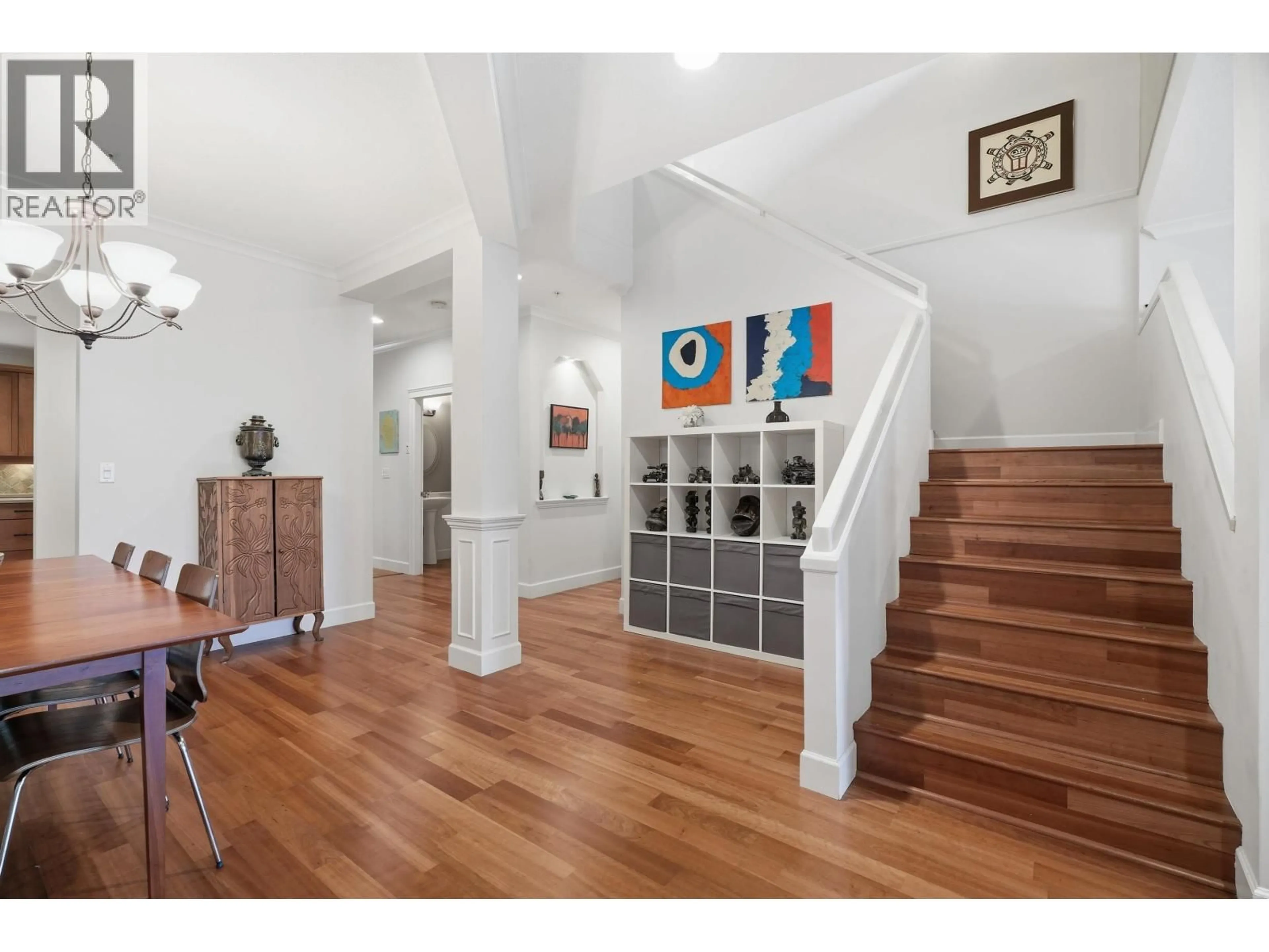 Indoor foyer for 19670 ALOUETTE BOULEVARD, Pitt Meadows British Columbia V3Y2V8