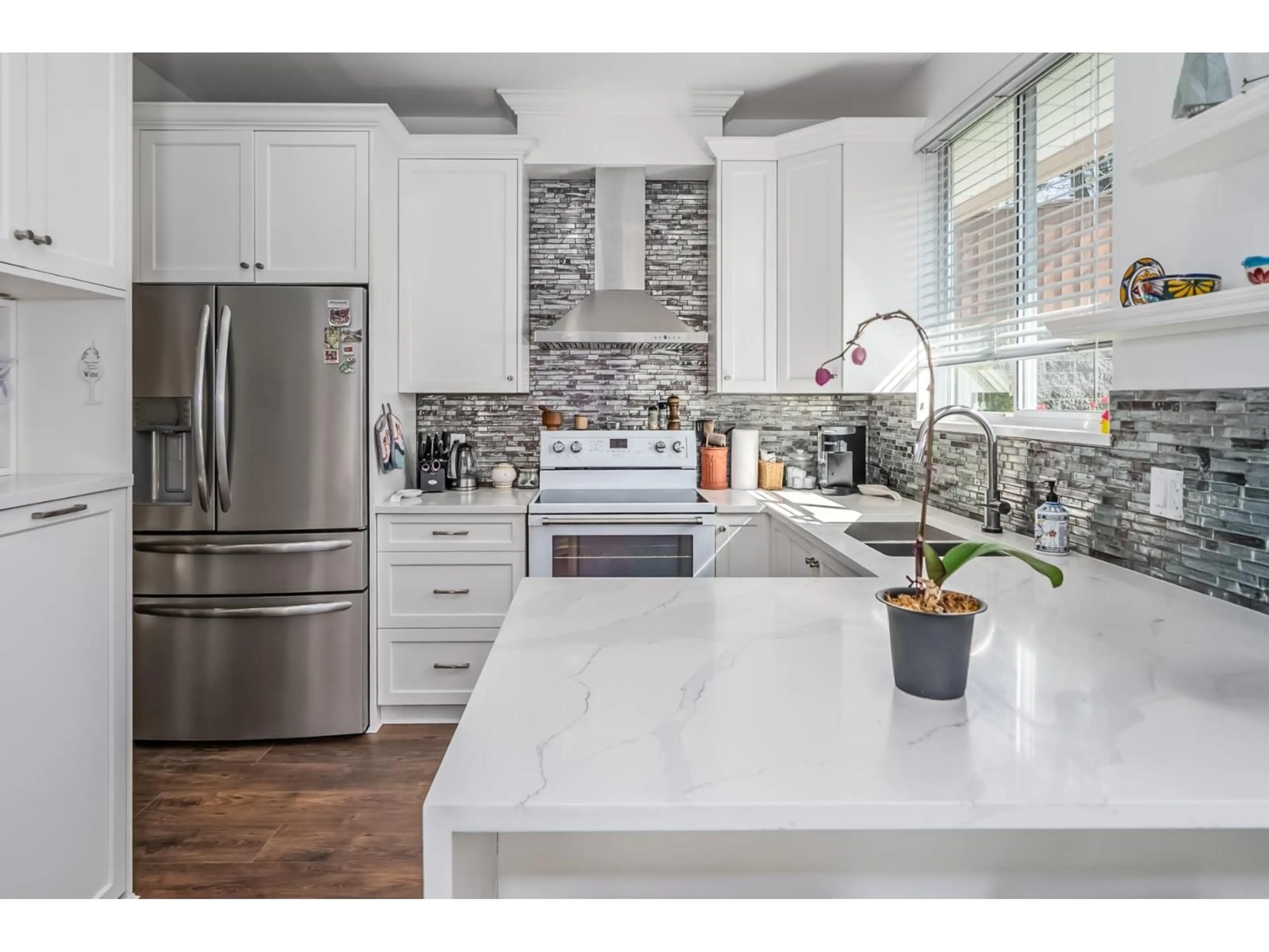 Contemporary kitchen, ceramic/tile floor for 16 - 16325 82 AVENUE, Surrey British Columbia V4N0P5