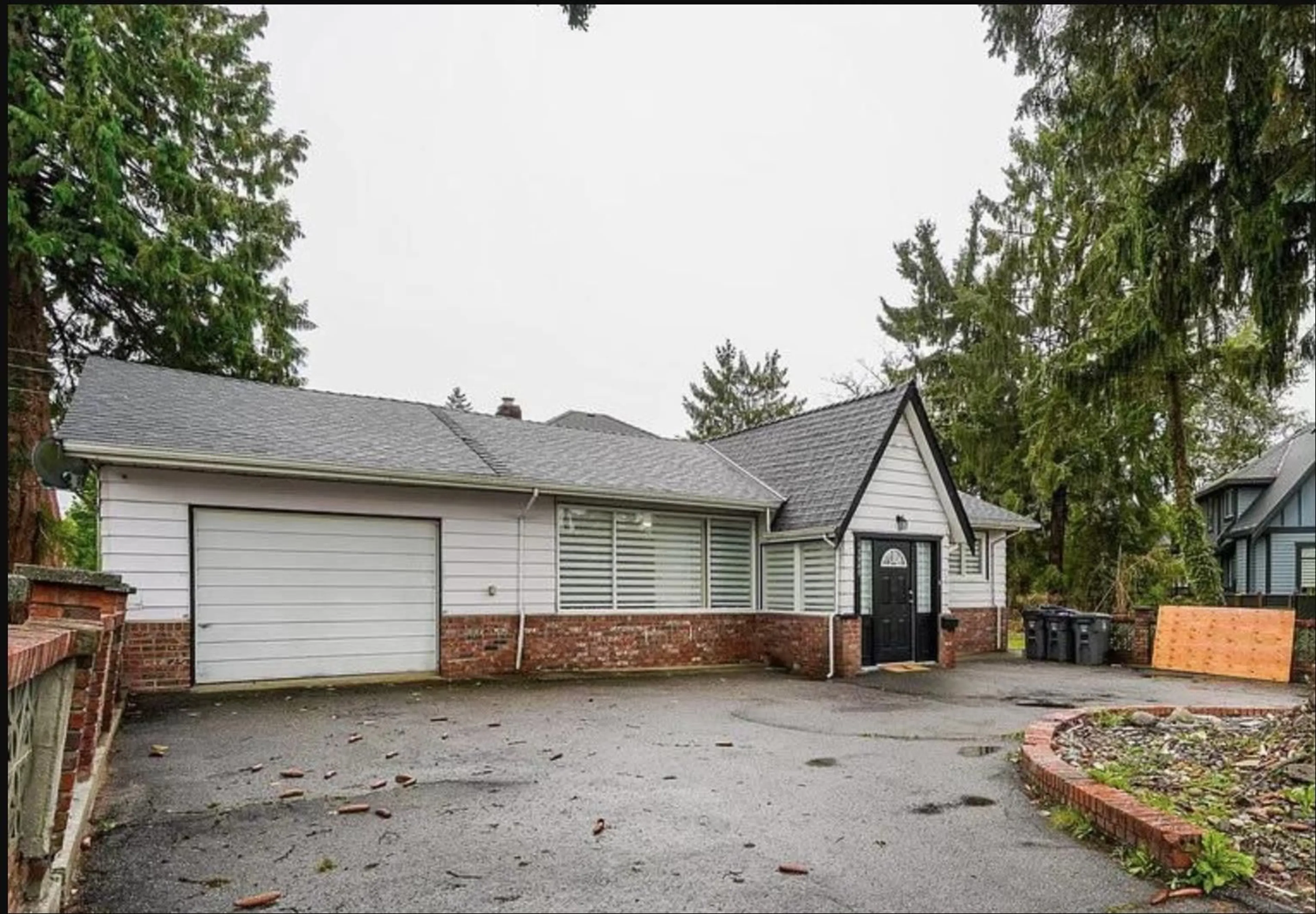 A pic from outside/outdoor area/front of a property/back of a property/a pic from drone, street for 13960 BRENTWOOD CRESCENT, Surrey British Columbia V3R5L9