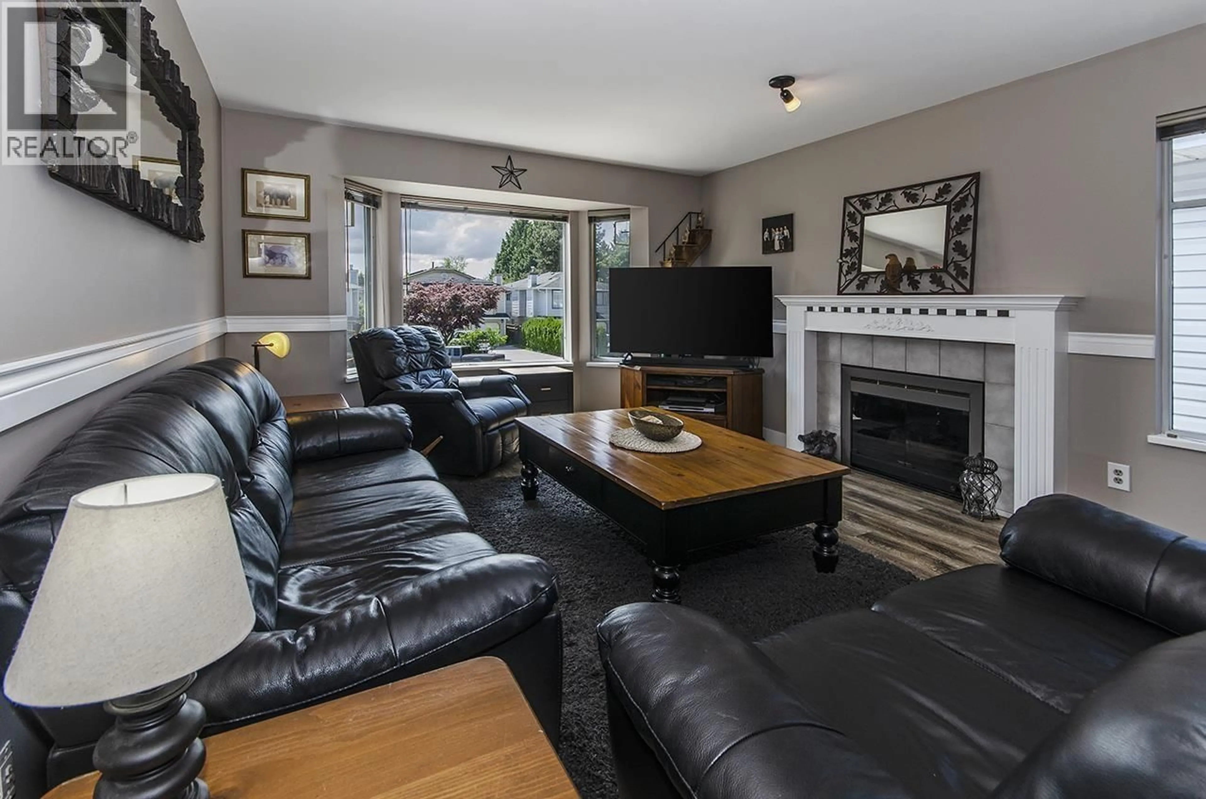 Living room with furniture, unknown for 649 PENDER PLACE, Port Coquitlam British Columbia V3B7M2