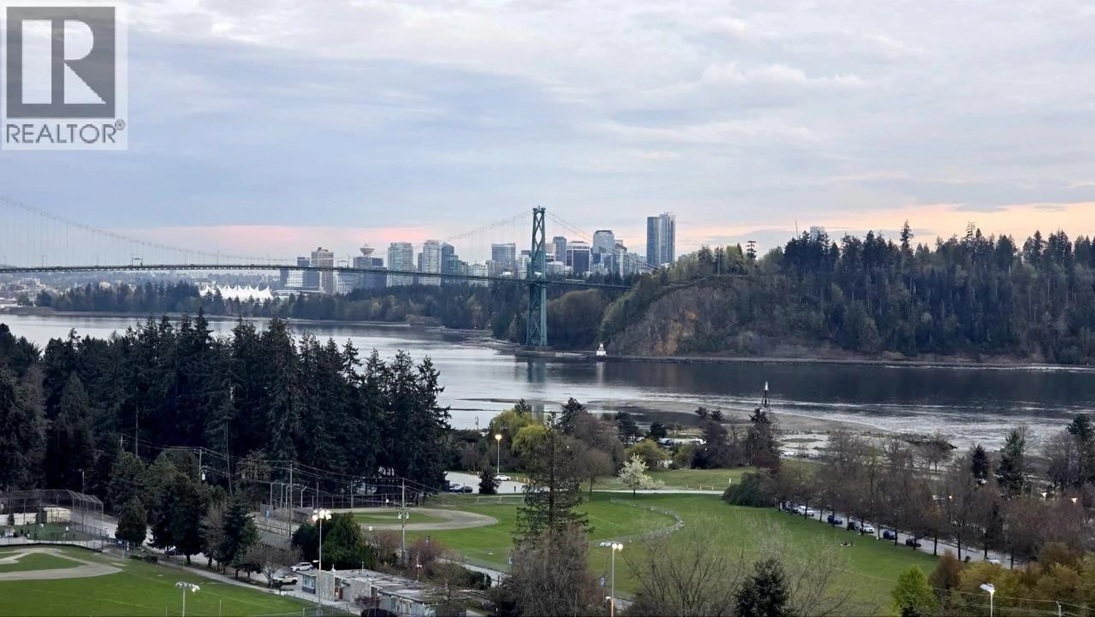 Blurry image for 1101 - 555 13 STREET, West Vancouver British Columbia V7T2N8