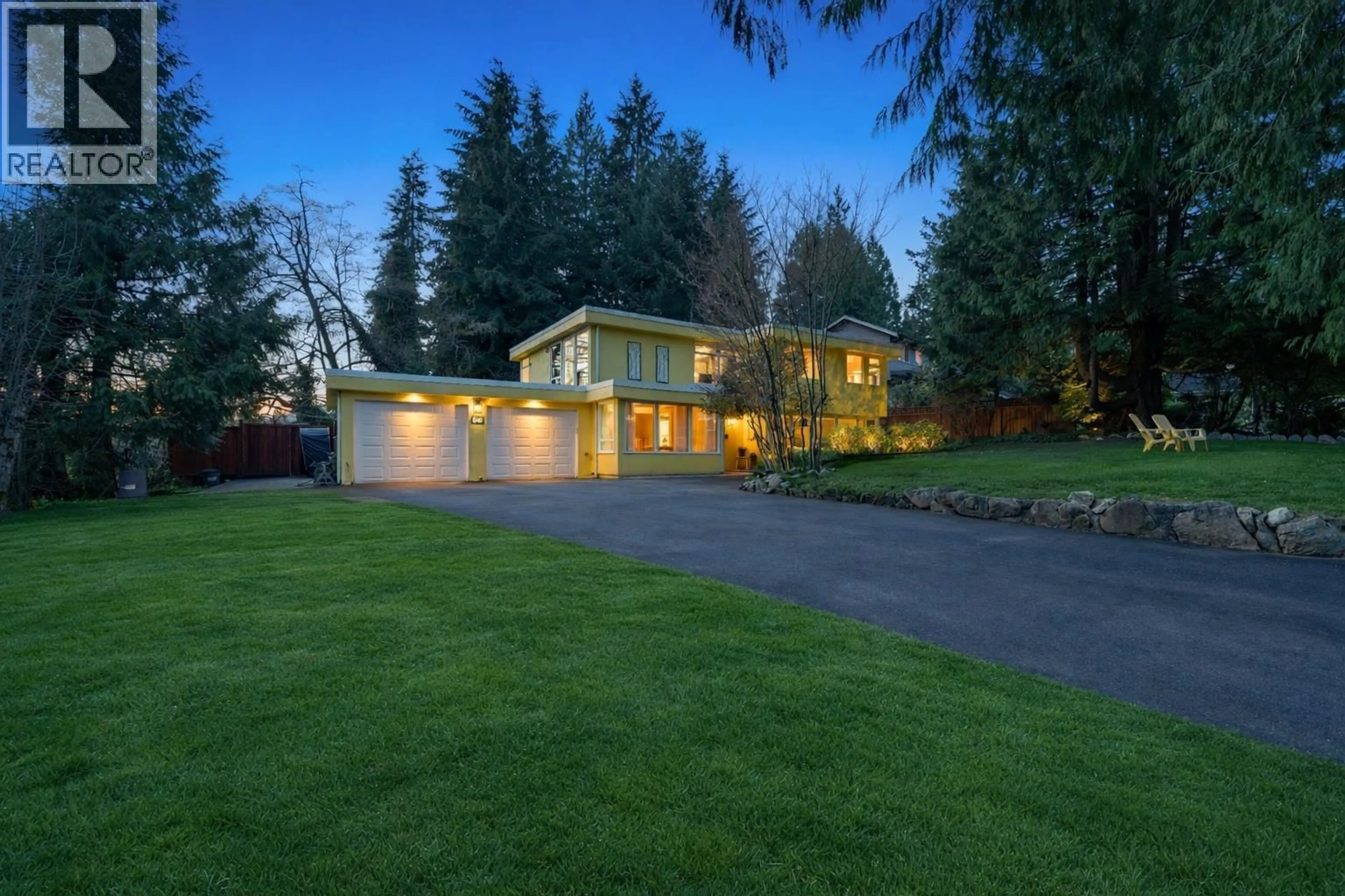 A pic from outside/outdoor area/front of a property/back of a property/a pic from drone, street for 540 EVERGREEN PLACE, North Vancouver British Columbia V7N2Z2