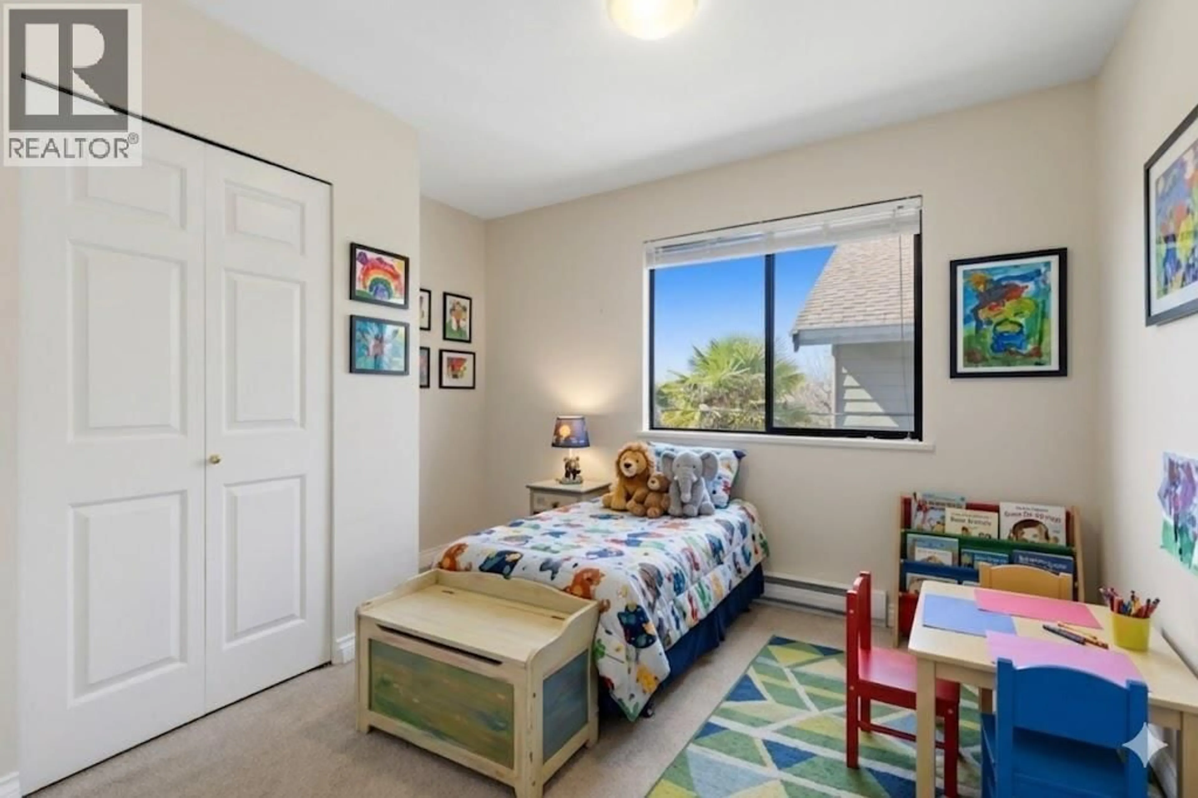 A pic of a room for 253 19TH STREET, North Vancouver British Columbia V7L2Z1