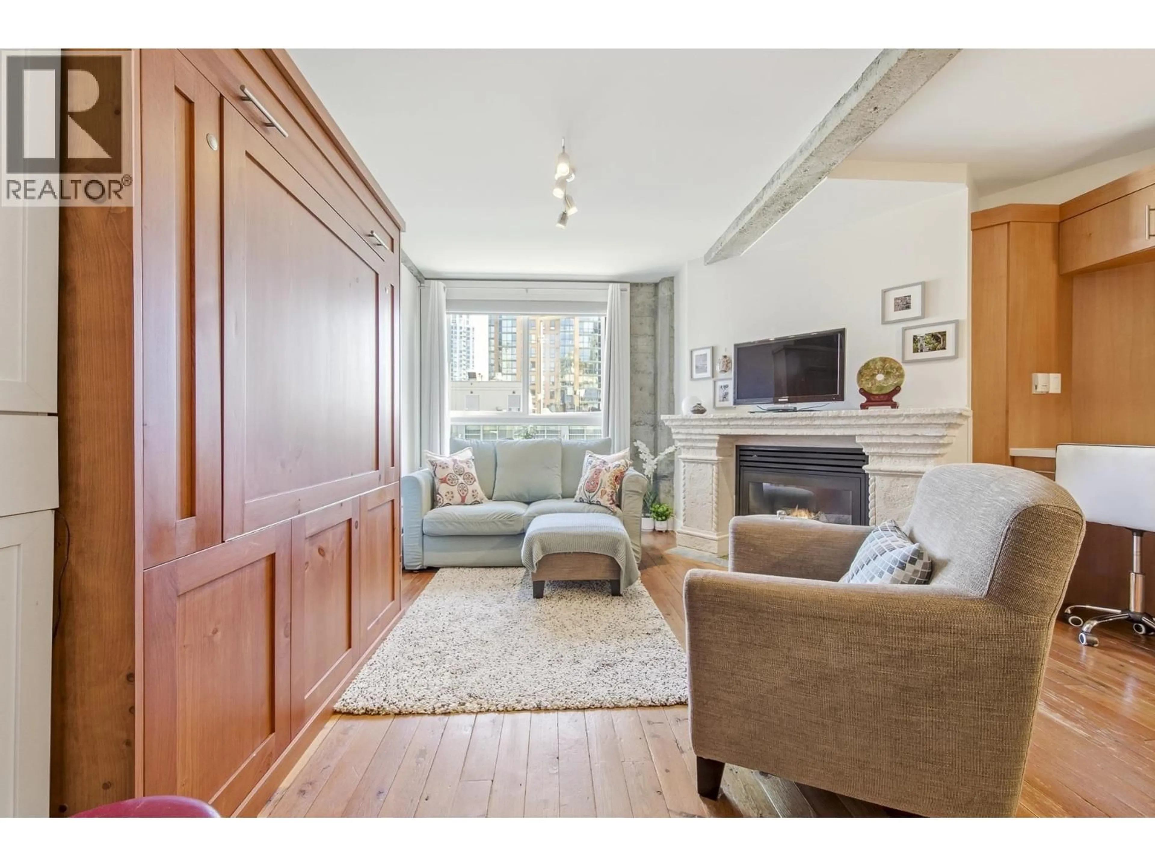 Living room with furniture, wood/laminate floor for 512 - 1216 HOMER STREET, Vancouver British Columbia V6B6K5