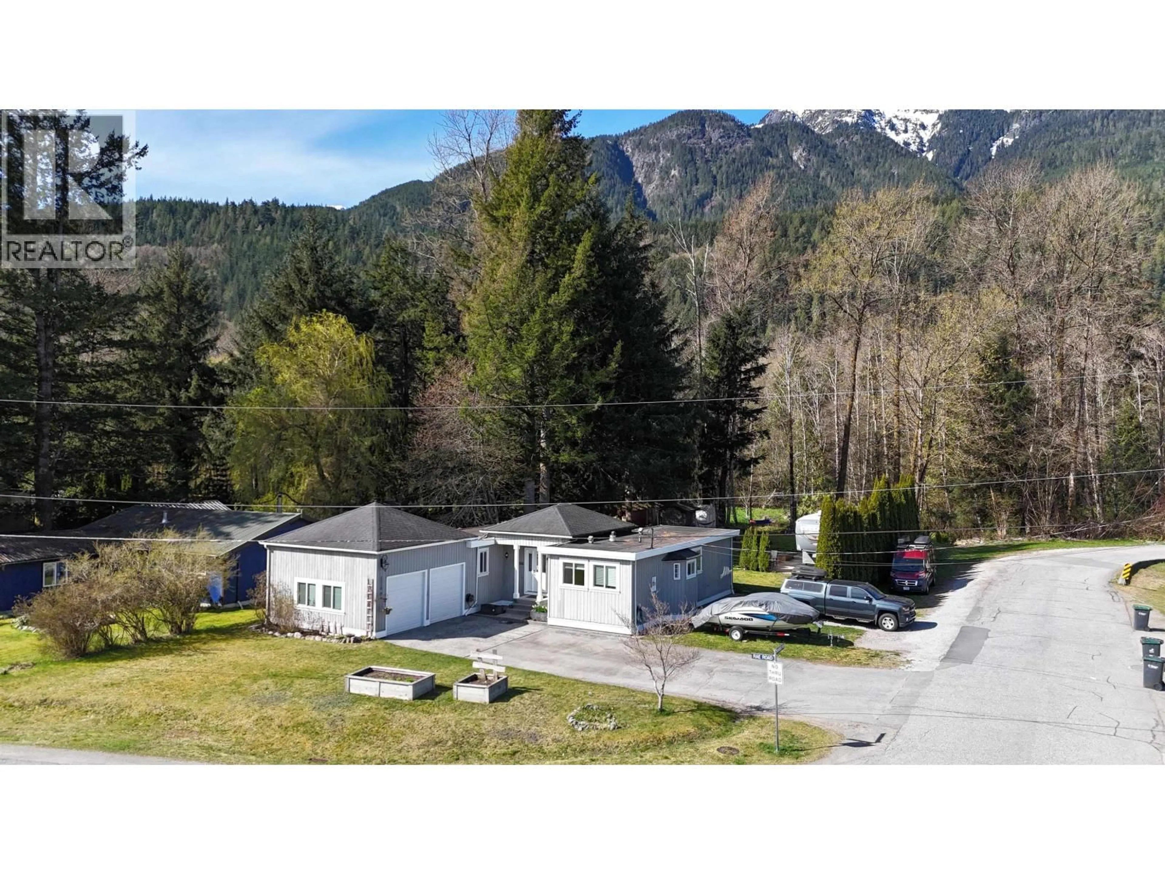 A pic from outside/outdoor area/front of a property/back of a property/a pic from drone, mountain view for 1110 LARAMEE ROAD, Squamish British Columbia V0N1H0