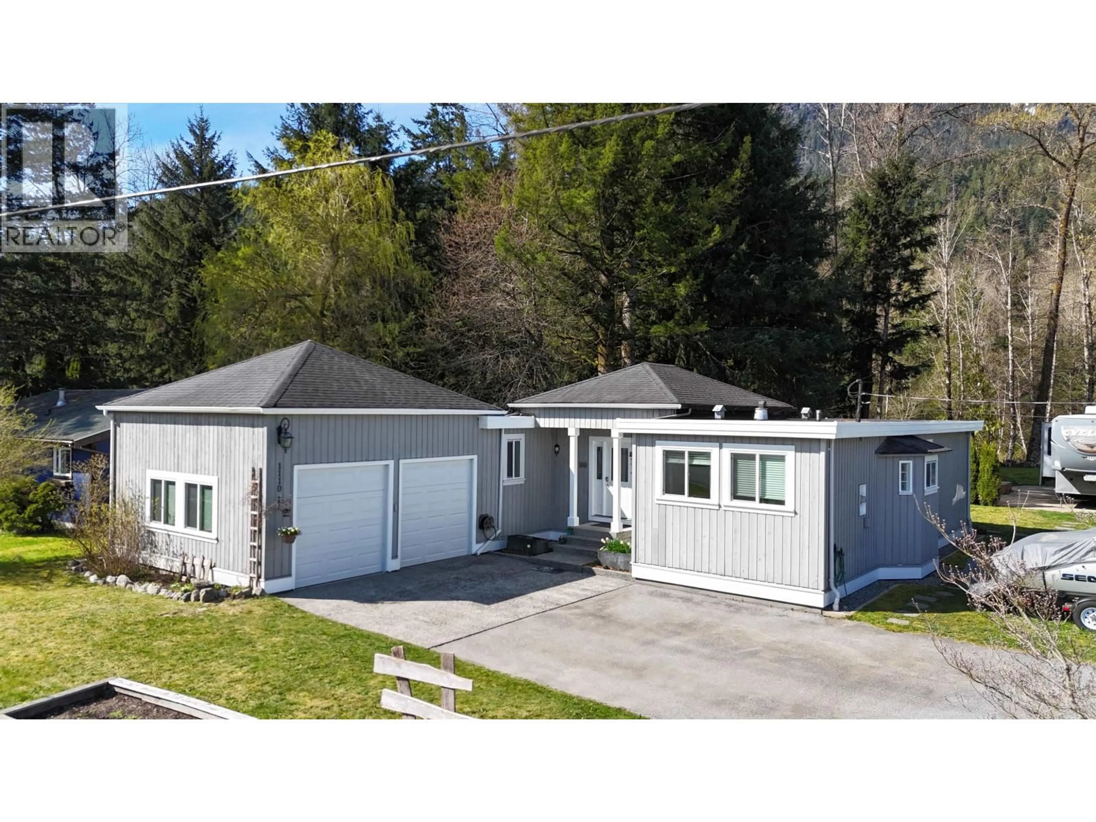 Home with vinyl exterior material, street for 1110 LARAMEE ROAD, Squamish British Columbia V0N1H0