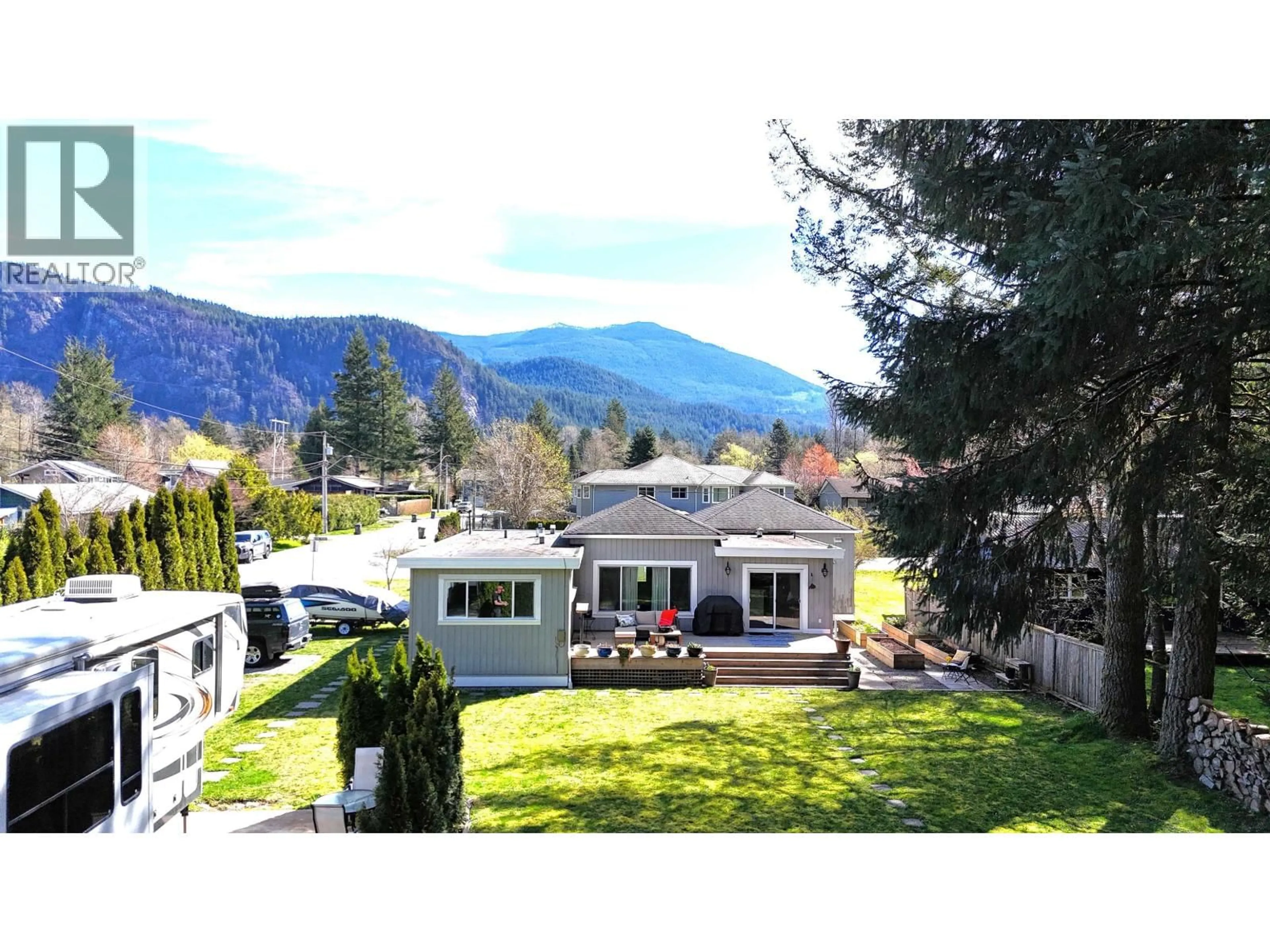 A pic from outside/outdoor area/front of a property/back of a property/a pic from drone, mountain view for 1110 LARAMEE ROAD, Squamish British Columbia V0N1H0