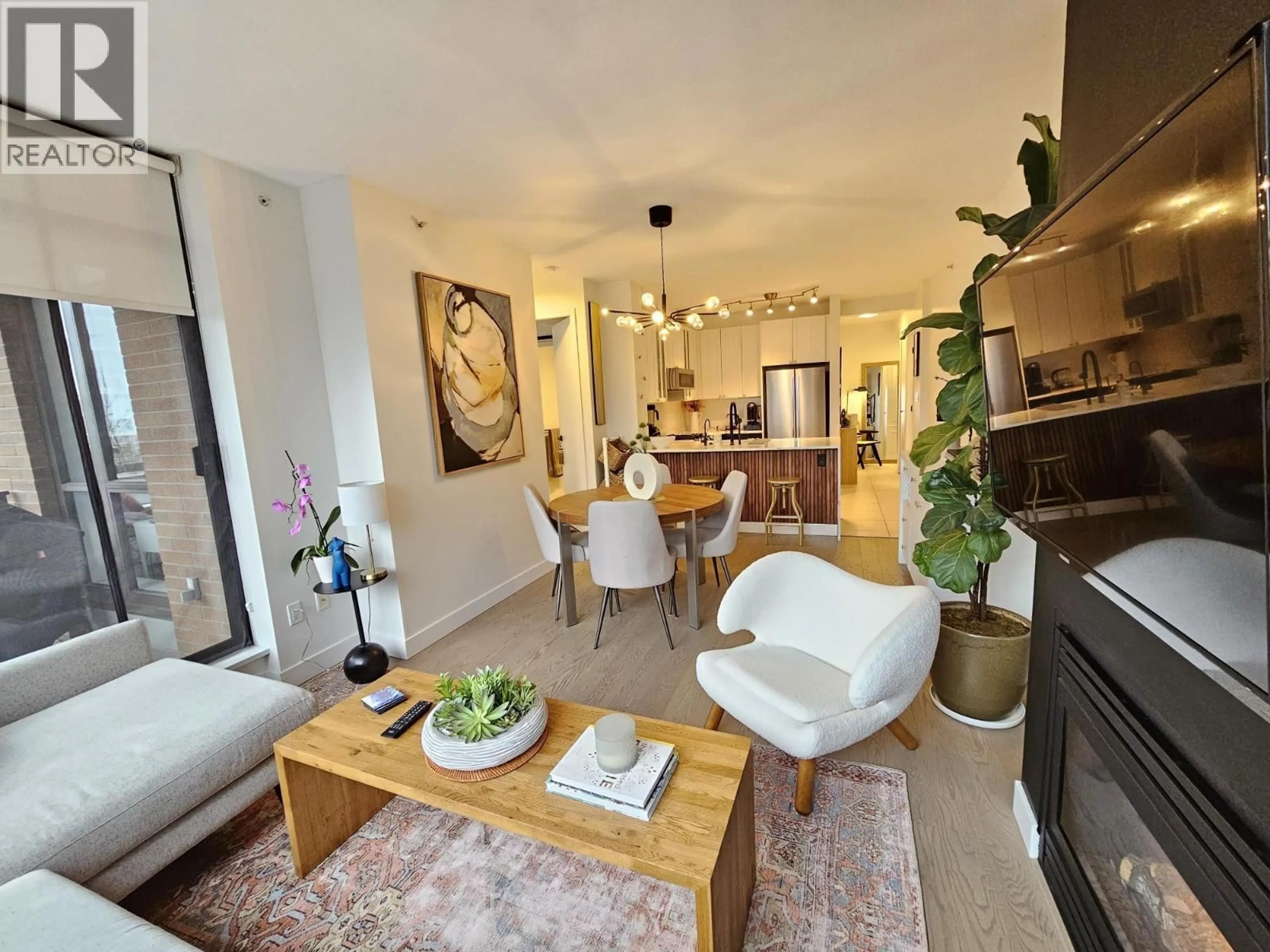 Living room with furniture, unknown for 403 - 170 1ST STREET, North Vancouver British Columbia V7M3P2