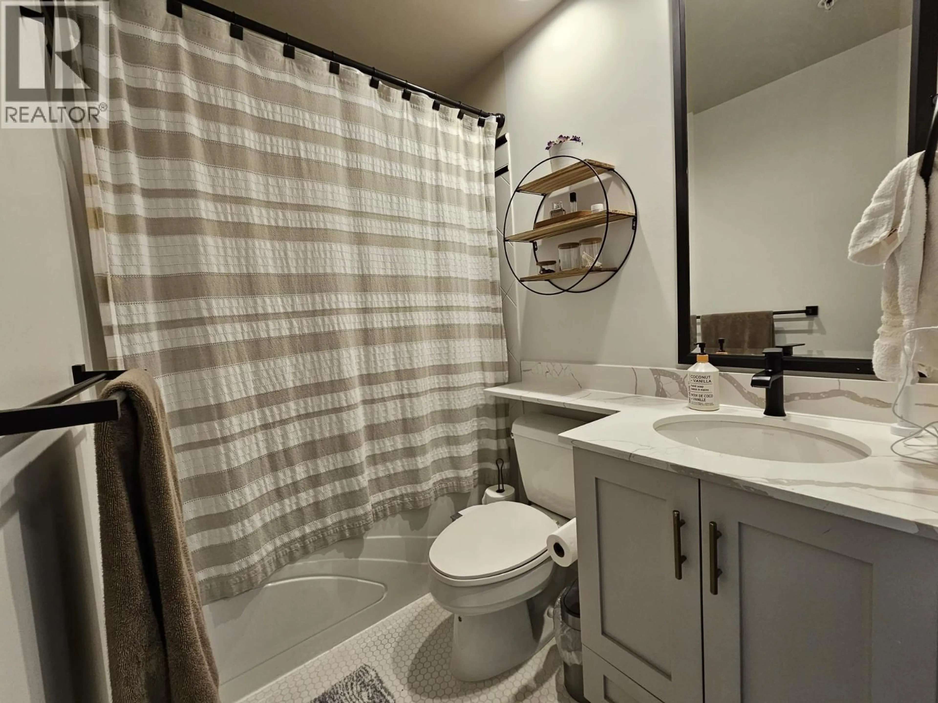 Standard bathroom, unknown for 403 - 170 1ST STREET, North Vancouver British Columbia V7M3P2