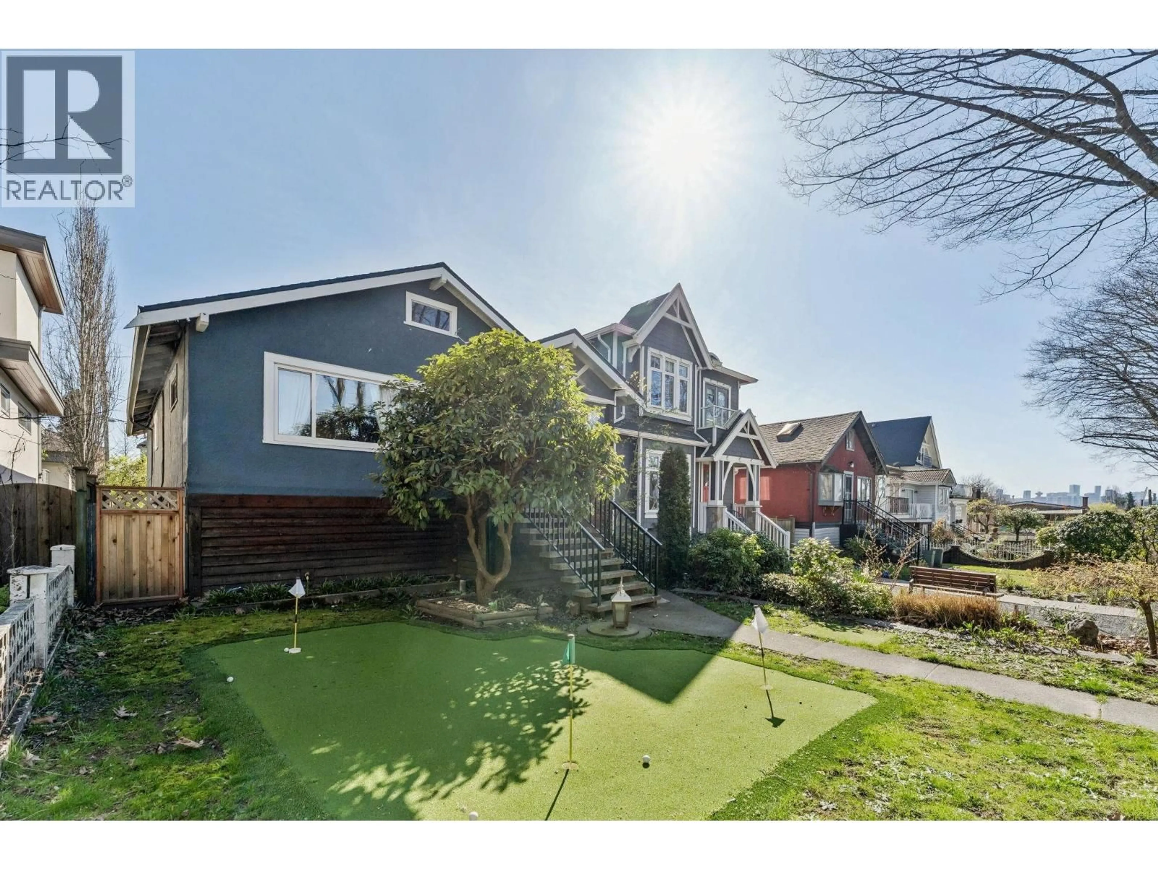A pic from outside/outdoor area/front of a property/back of a property/a pic from drone, street for 2486 ETON STREET, Vancouver British Columbia V5K1J5