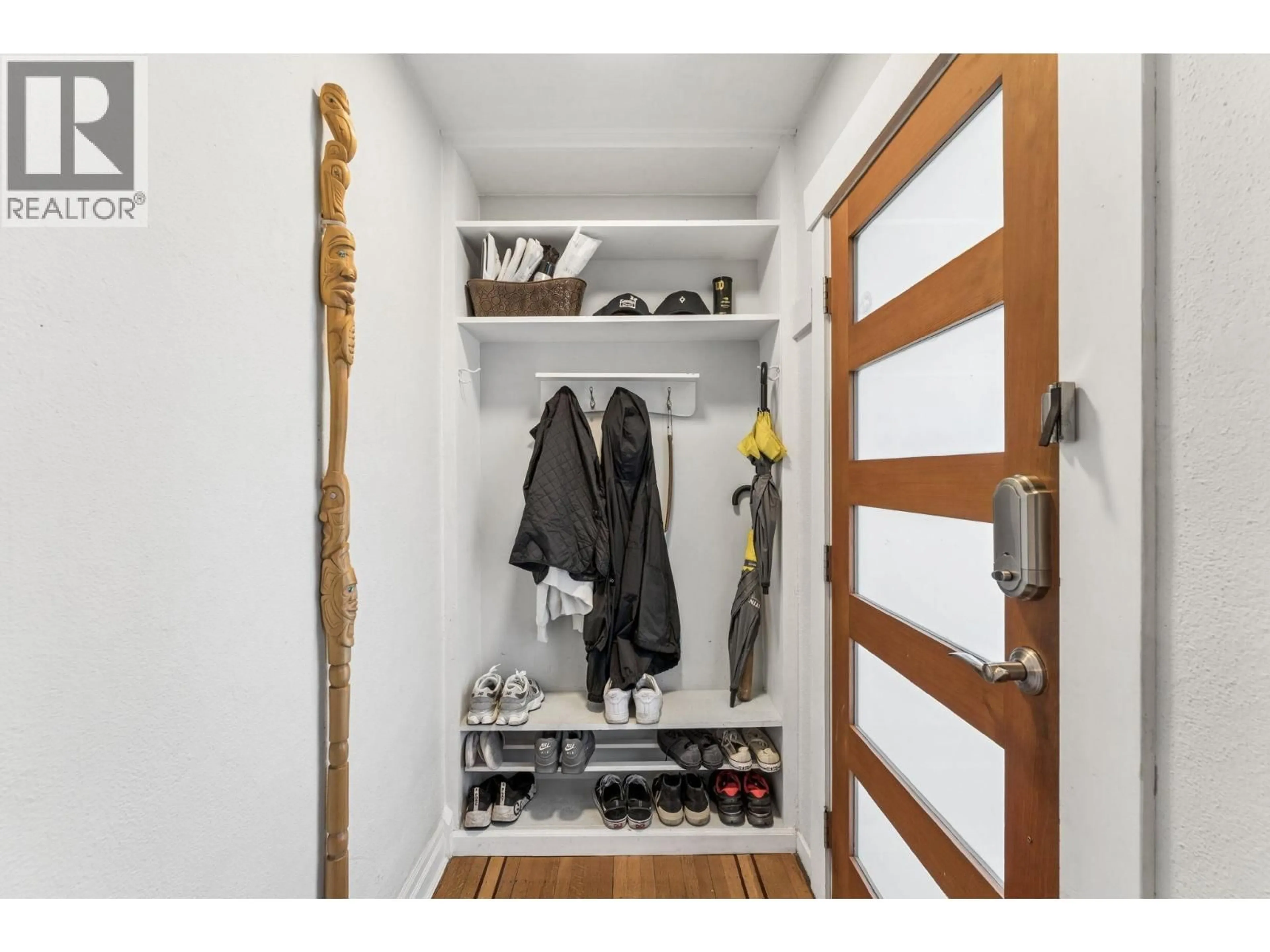 Indoor entryway for 2486 ETON STREET, Vancouver British Columbia V5K1J5