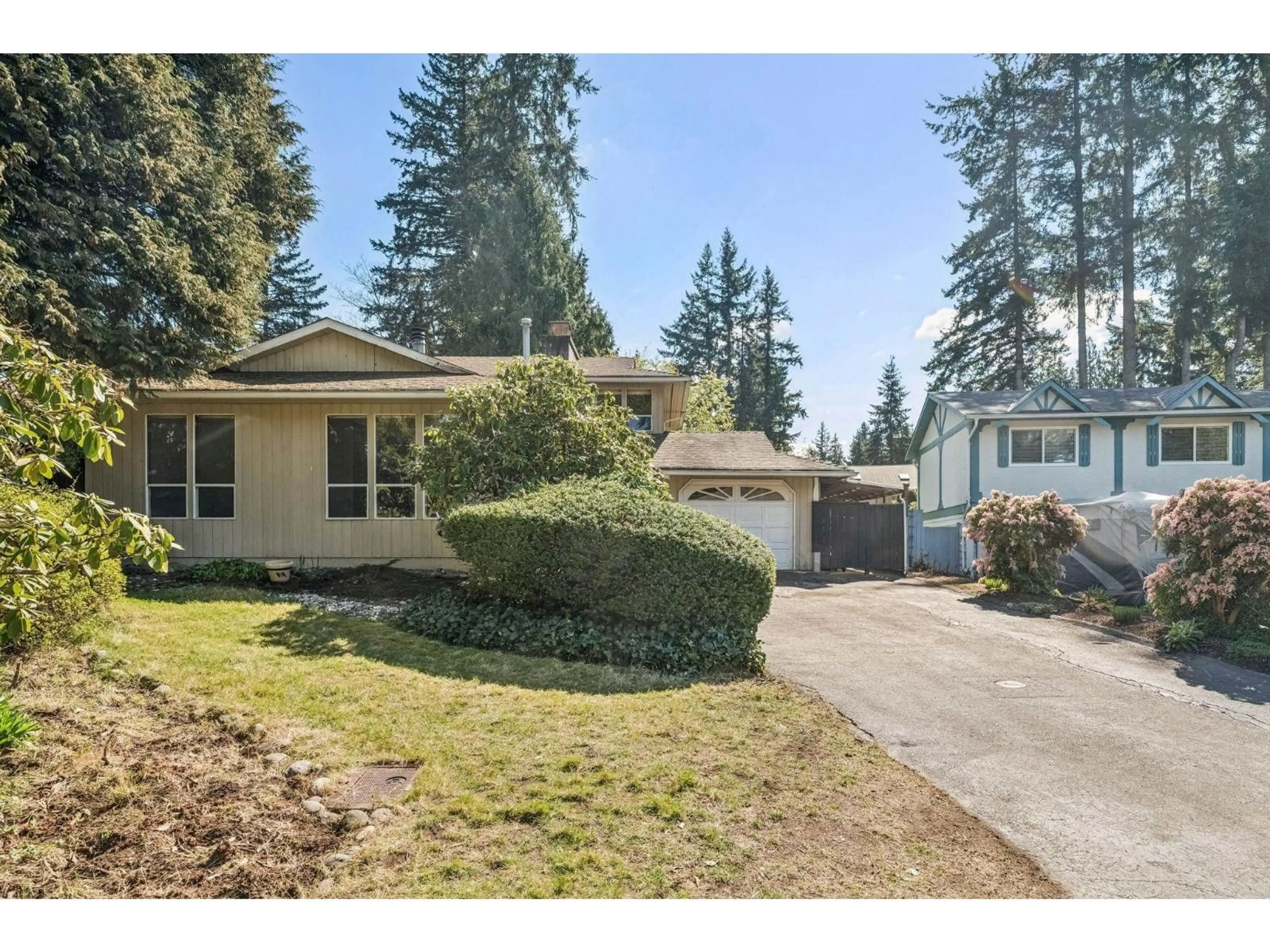 A pic from outside/outdoor area/front of a property/back of a property/a pic from drone, street for 4652 197 STREET, Langley British Columbia V3A5H4