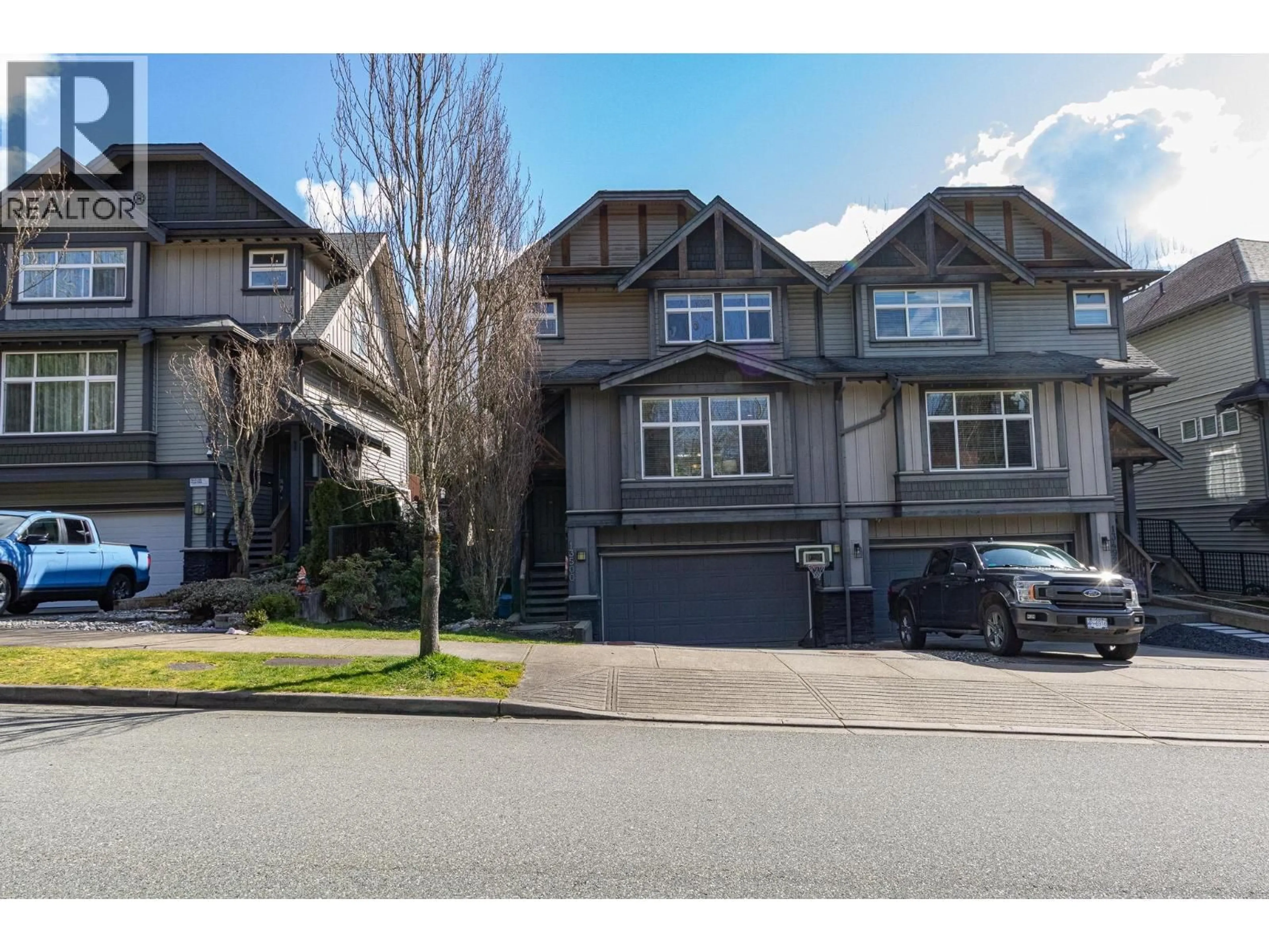 A pic from outside/outdoor area/front of a property/back of a property/a pic from drone, street for 13500 229 LOOP, Maple Ridge British Columbia V4R0E5