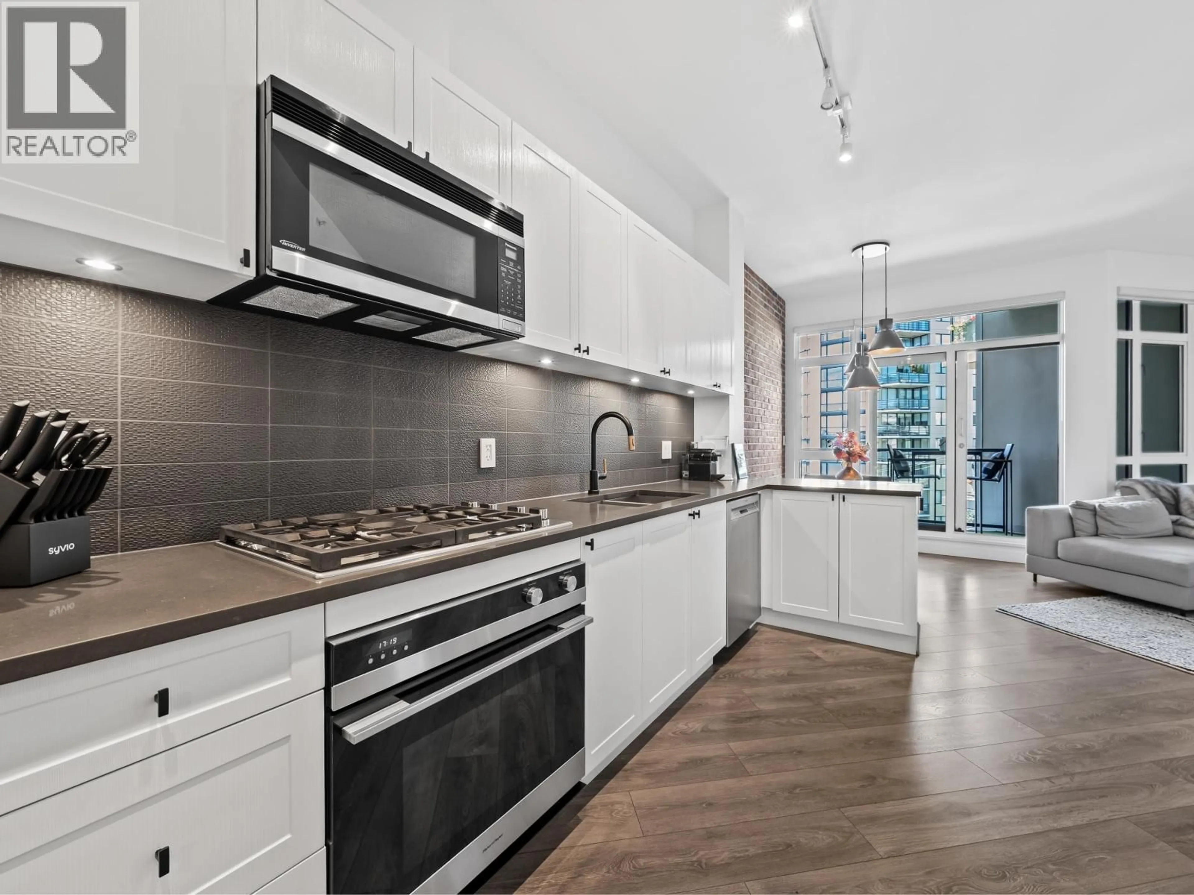 Open concept kitchen, ceramic/tile floor for 305 - 105 2ND STREET, North Vancouver British Columbia V7M0E3