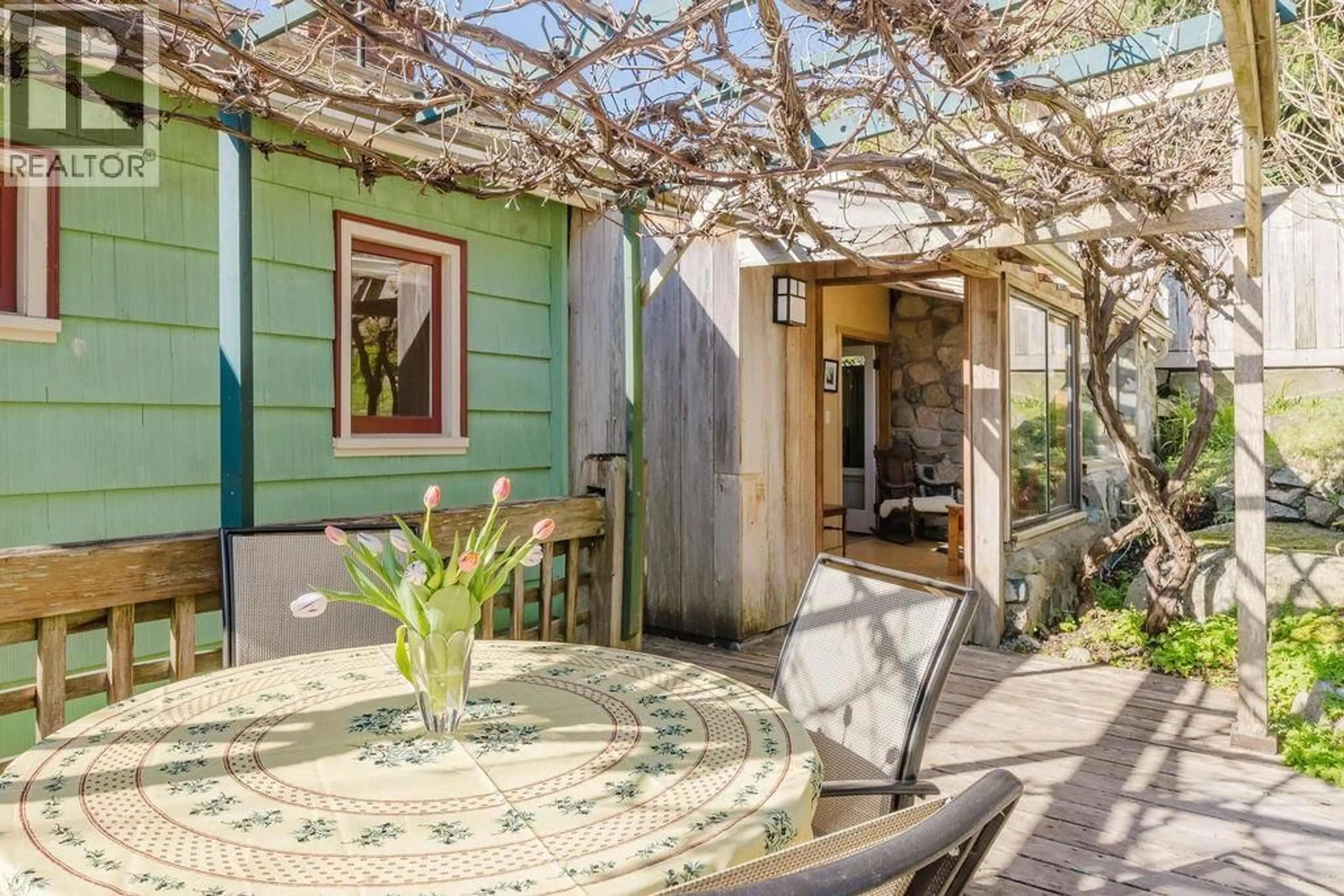 Patio, street for 466 CENTRAL AVENUE, Gibsons British Columbia V0N1V1