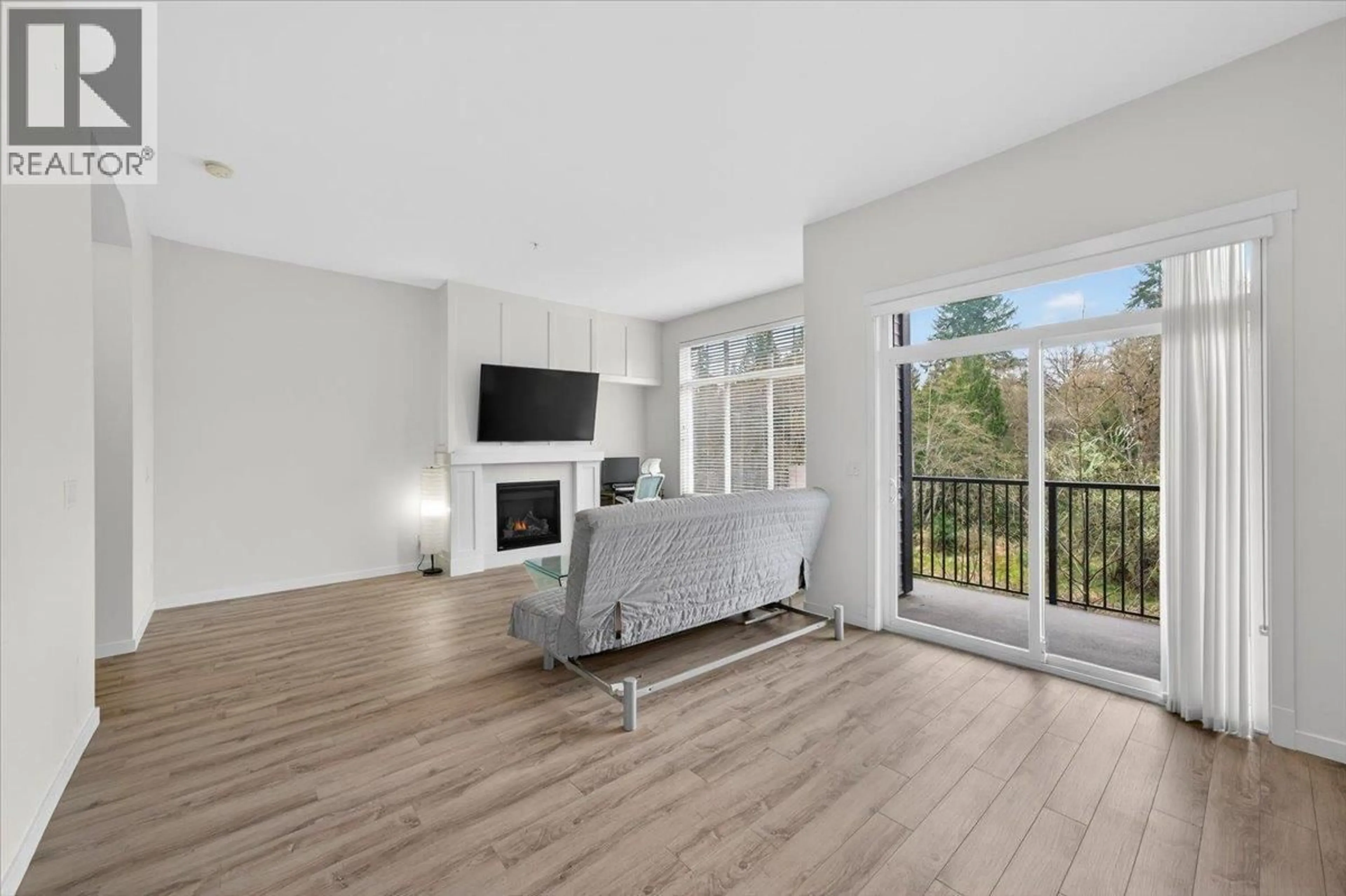 Living room with furniture, wood/laminate floor for 18 - 11272 240 STREET, Maple Ridge British Columbia V2W0J8