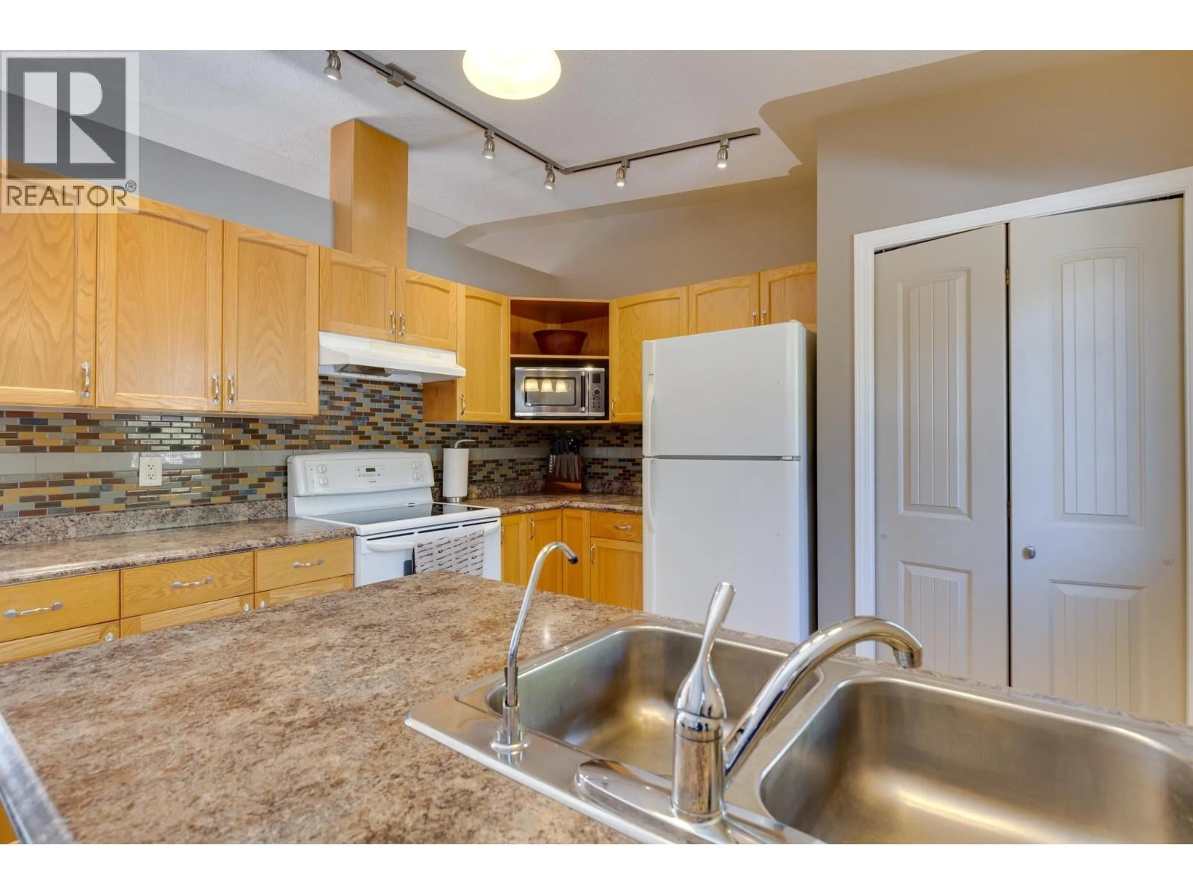Standard kitchen, unknown for 11100 GISCOME ROAD, Prince George British Columbia V2N6V6