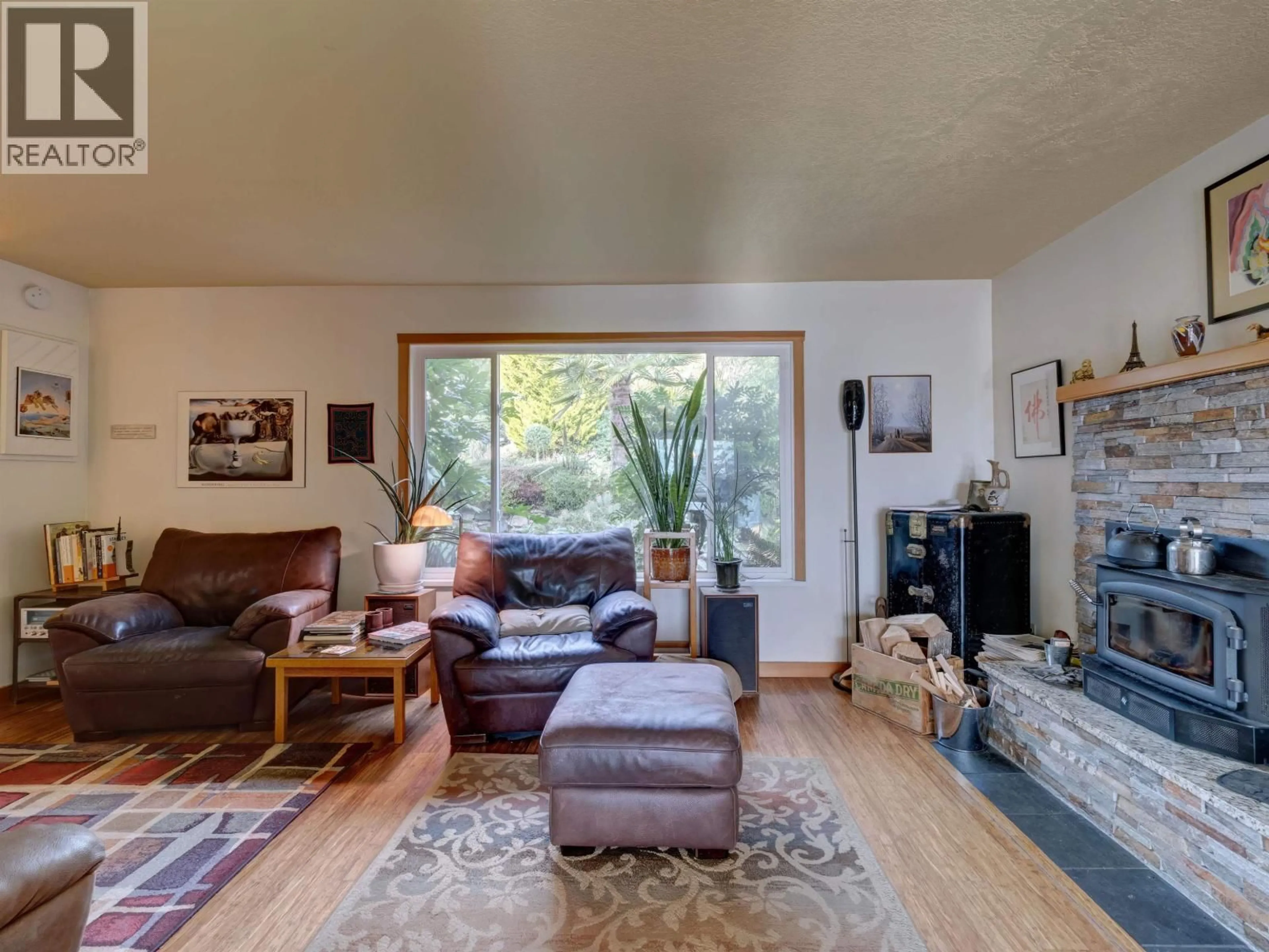 Living room with furniture, unknown for 6183 BLIGH ROAD, Sechelt British Columbia V7Z0M1