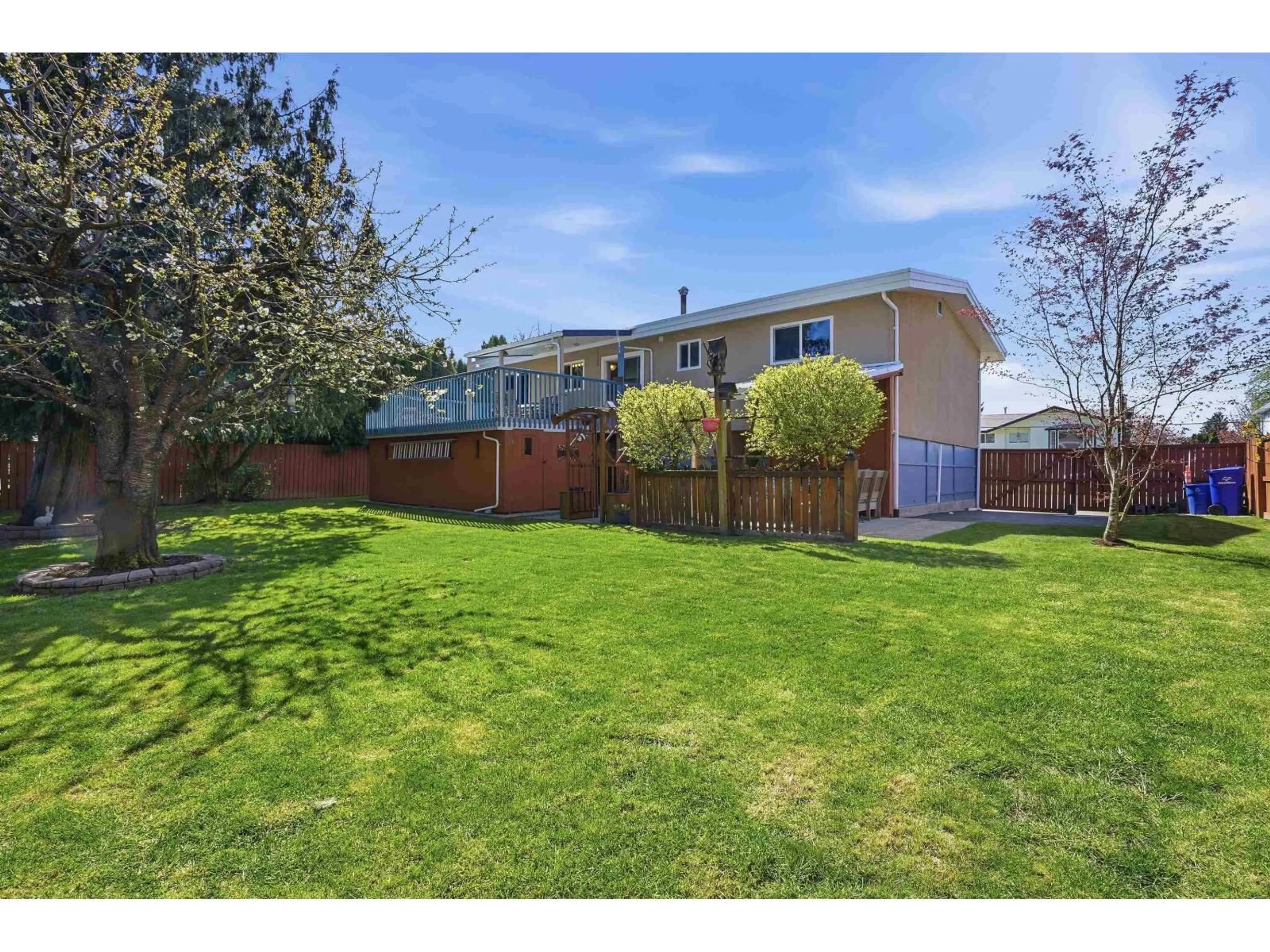 A pic from outside/outdoor area/front of a property/back of a property/a pic from drone, street for 10096 KILLARNEY DRIVE, Chilliwack British Columbia V2P5P8