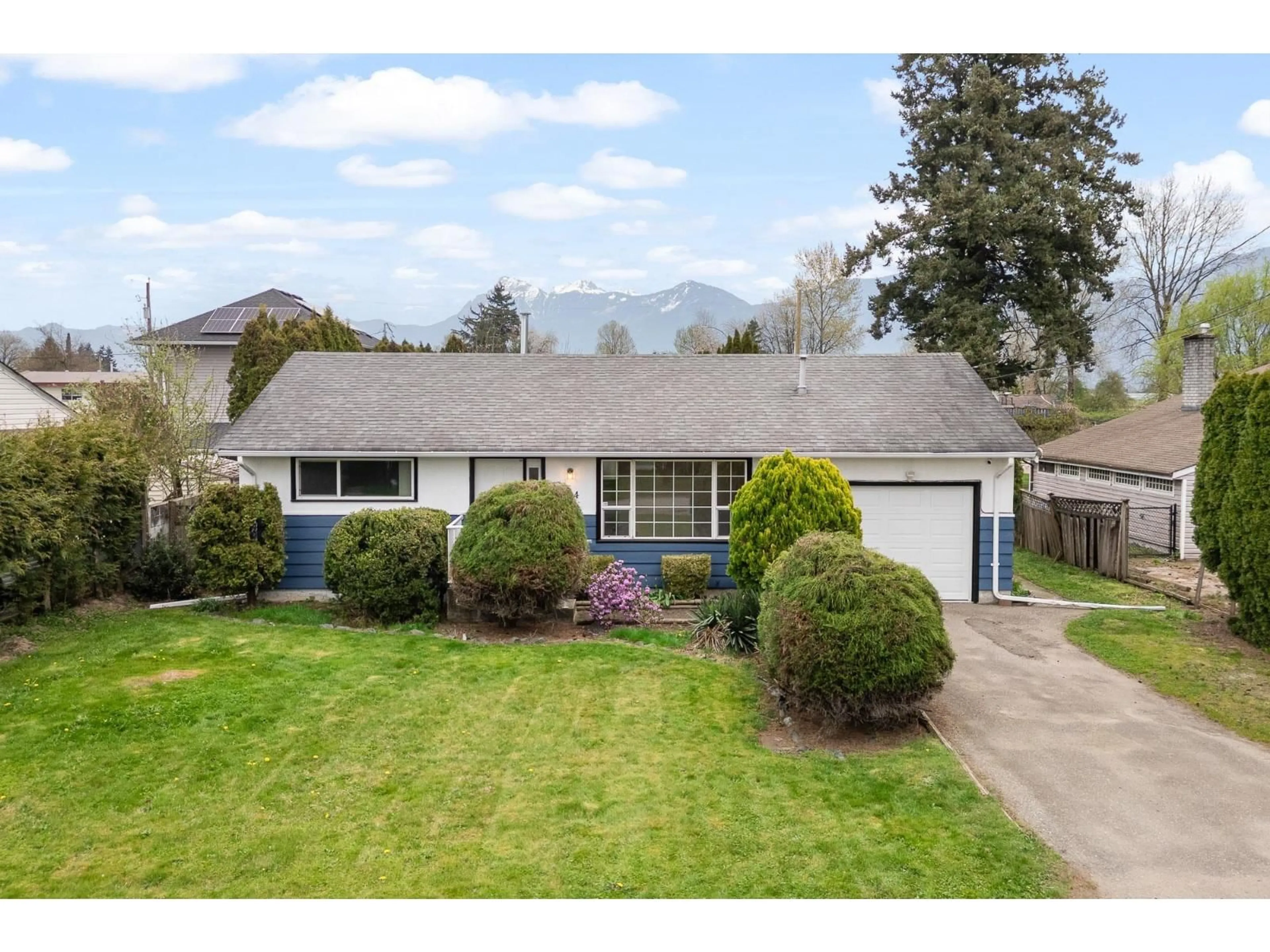 A pic from outside/outdoor area/front of a property/back of a property/a pic from drone, unknown for 9144 HOLLY STREET, Chilliwack British Columbia V2P6A7