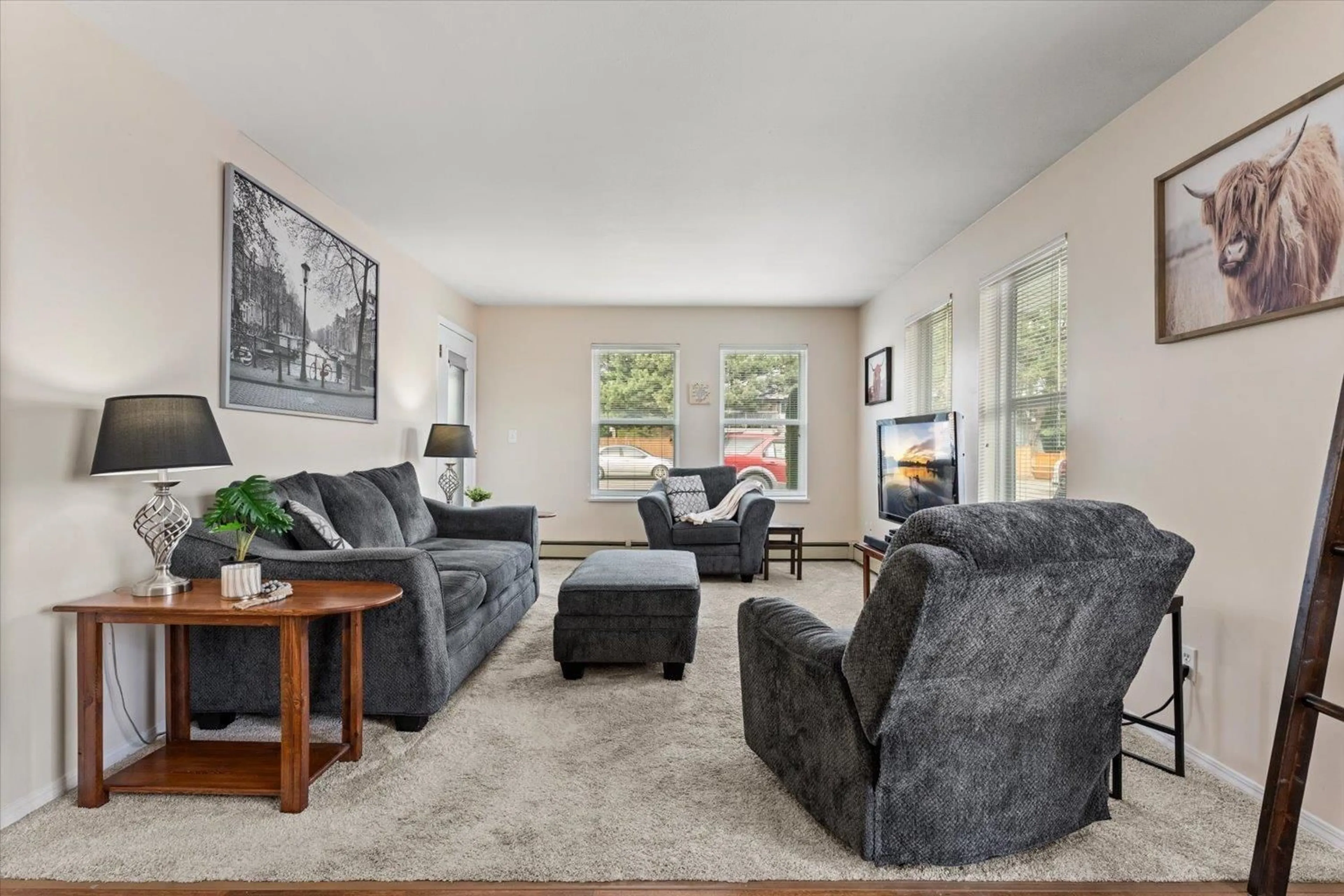 Living room with furniture, unknown for 111 - 45702 WATSON ROAD, Chilliwack British Columbia V2R3E6