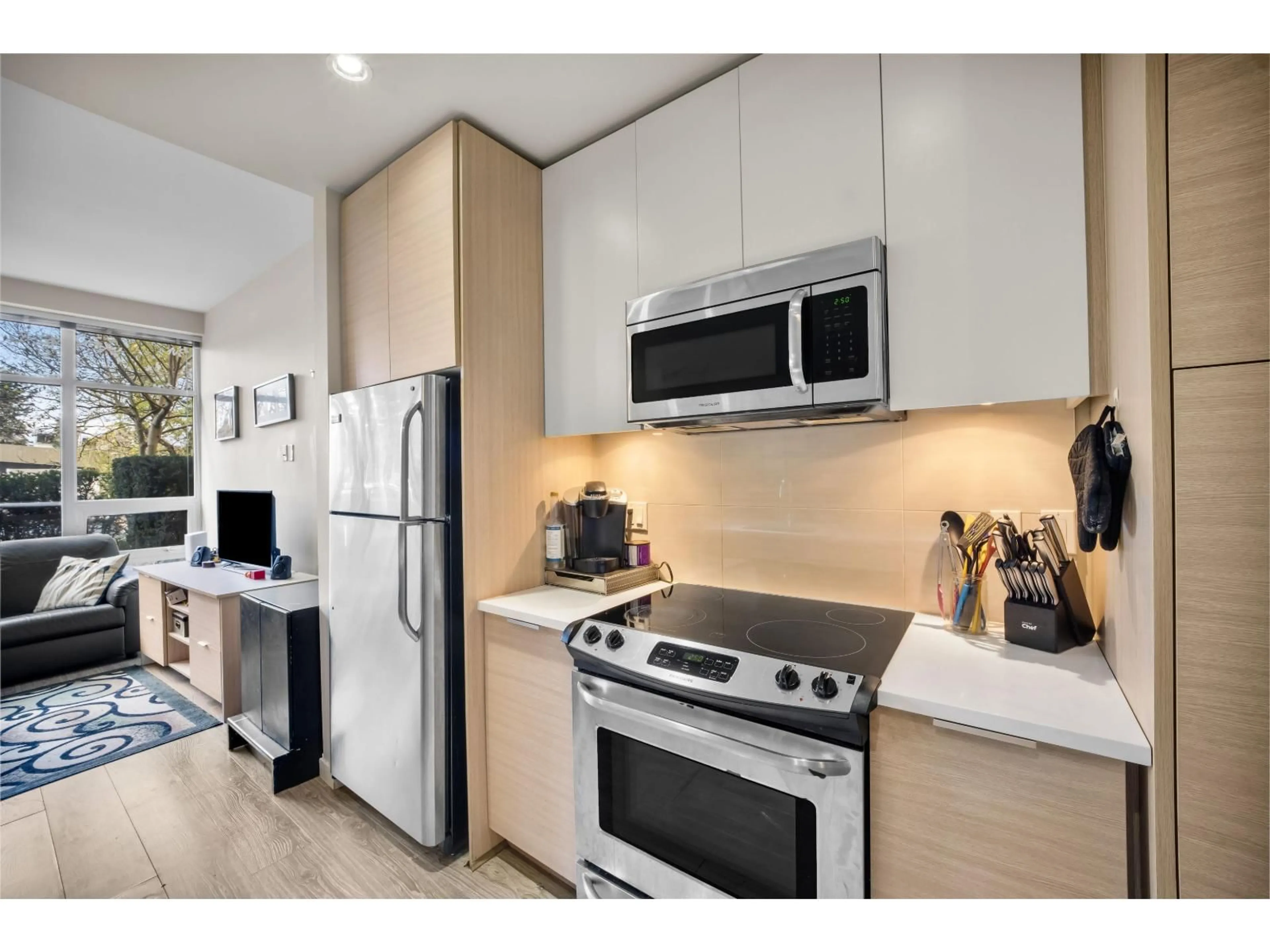 Standard kitchen, unknown for TH6 - 10378 133 STREET, Surrey British Columbia V3T0K6