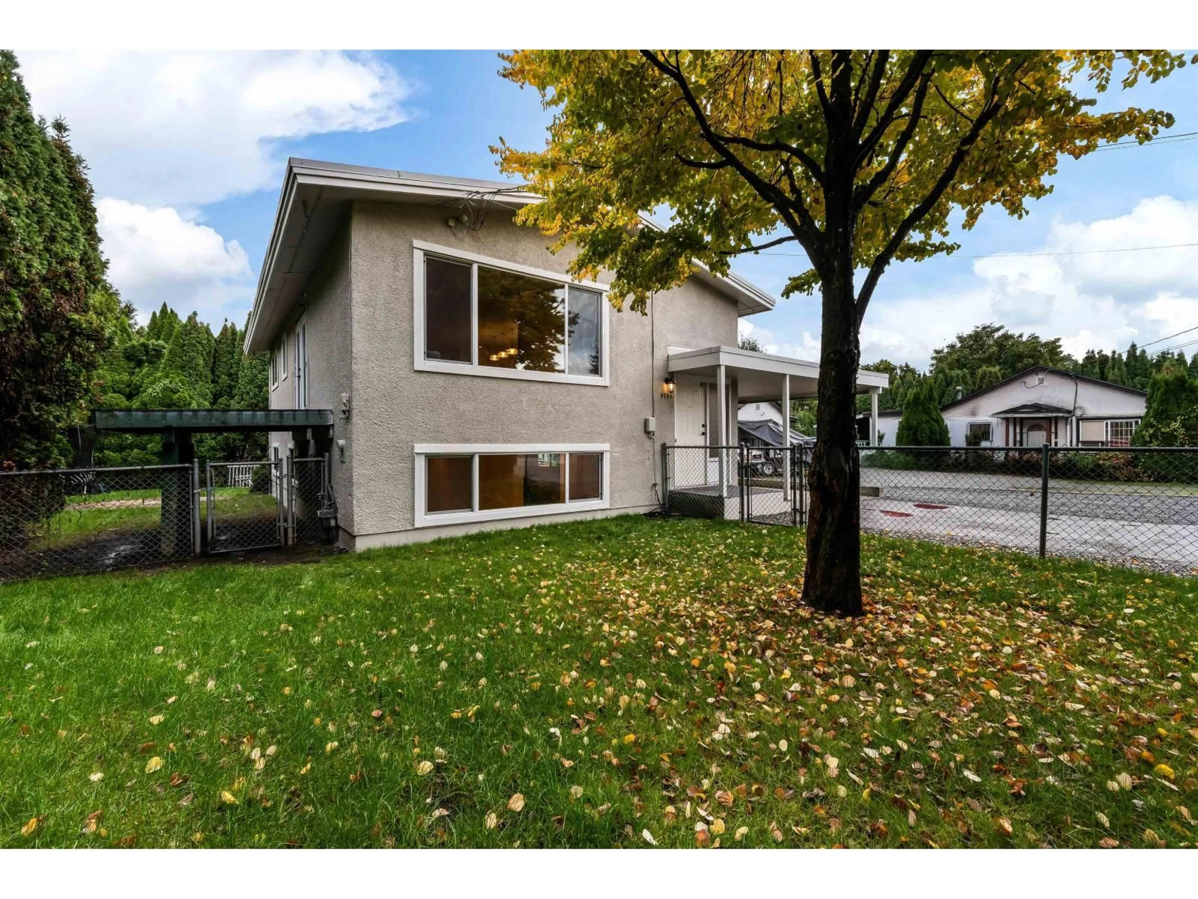 Home with vinyl exterior material, street for 9046 BROADWAY STREET, Chilliwack British Columbia V2P5W1