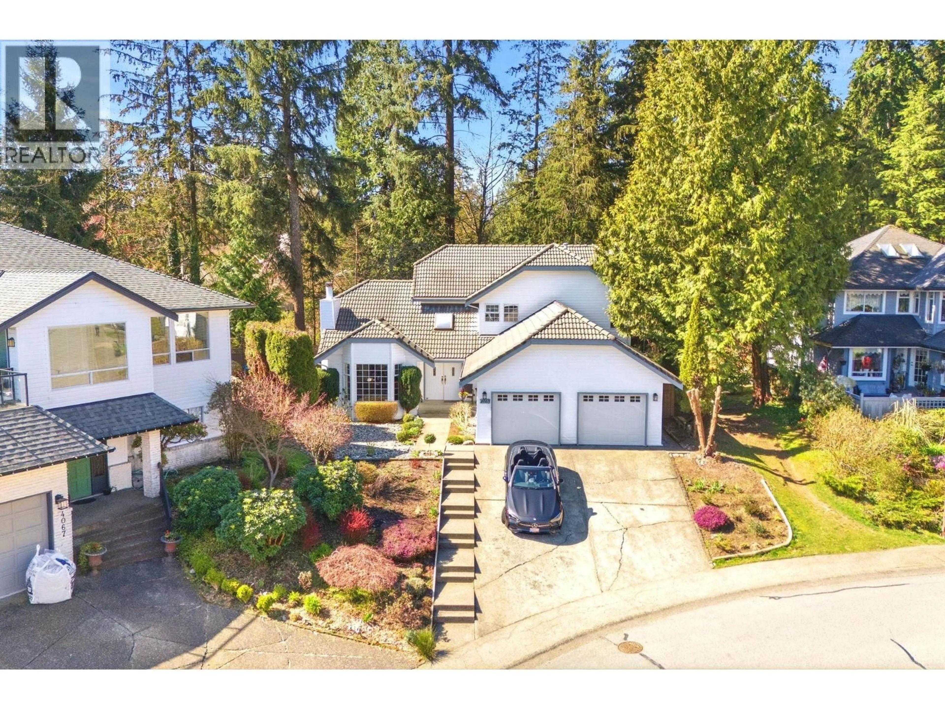 A pic from outside/outdoor area/front of a property/back of a property/a pic from drone, street for 4063 SHONE ROAD, North Vancouver British Columbia V7G2N4