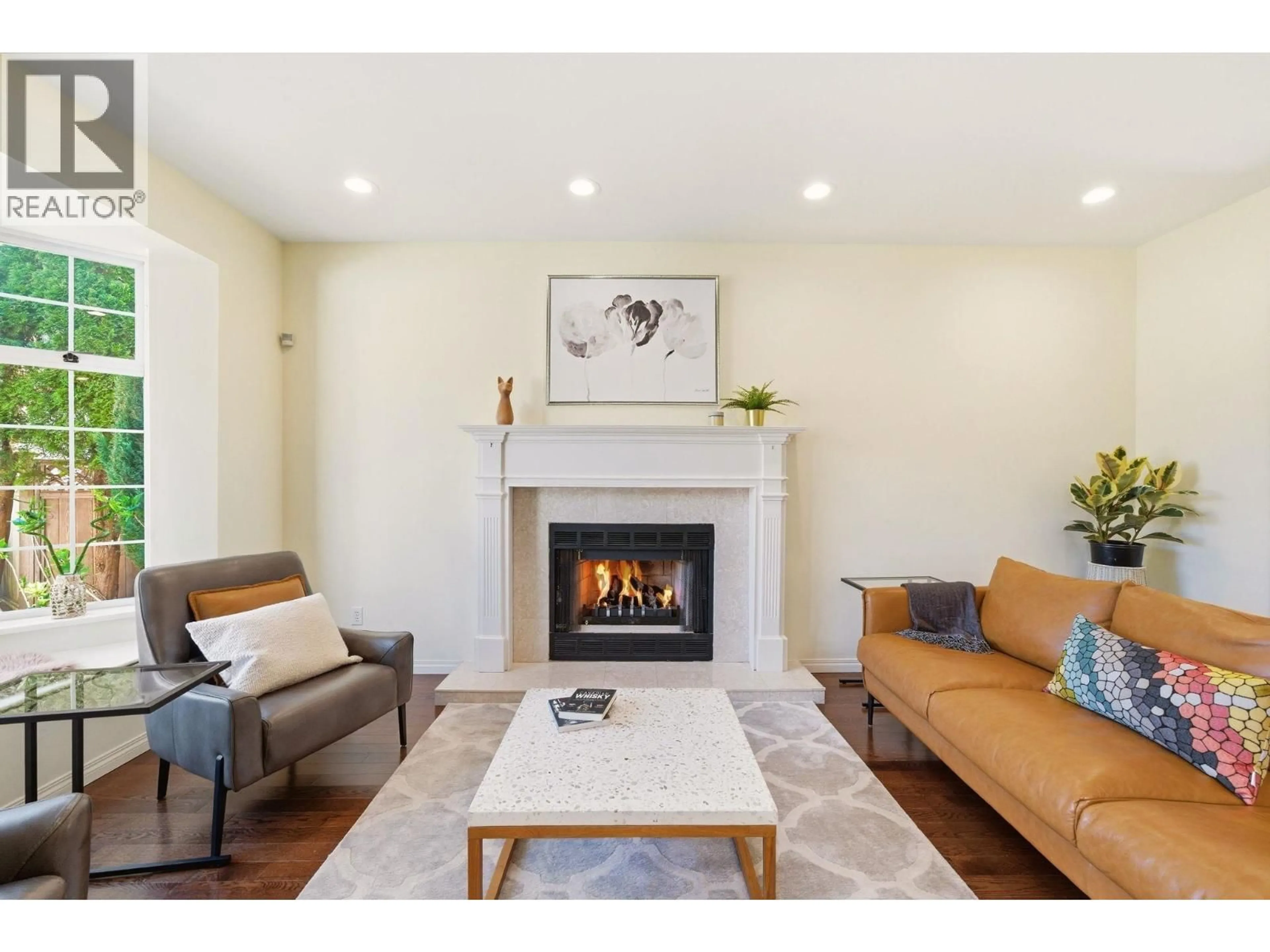 Living room with furniture, unknown for 4063 SHONE ROAD, North Vancouver British Columbia V7G2N4