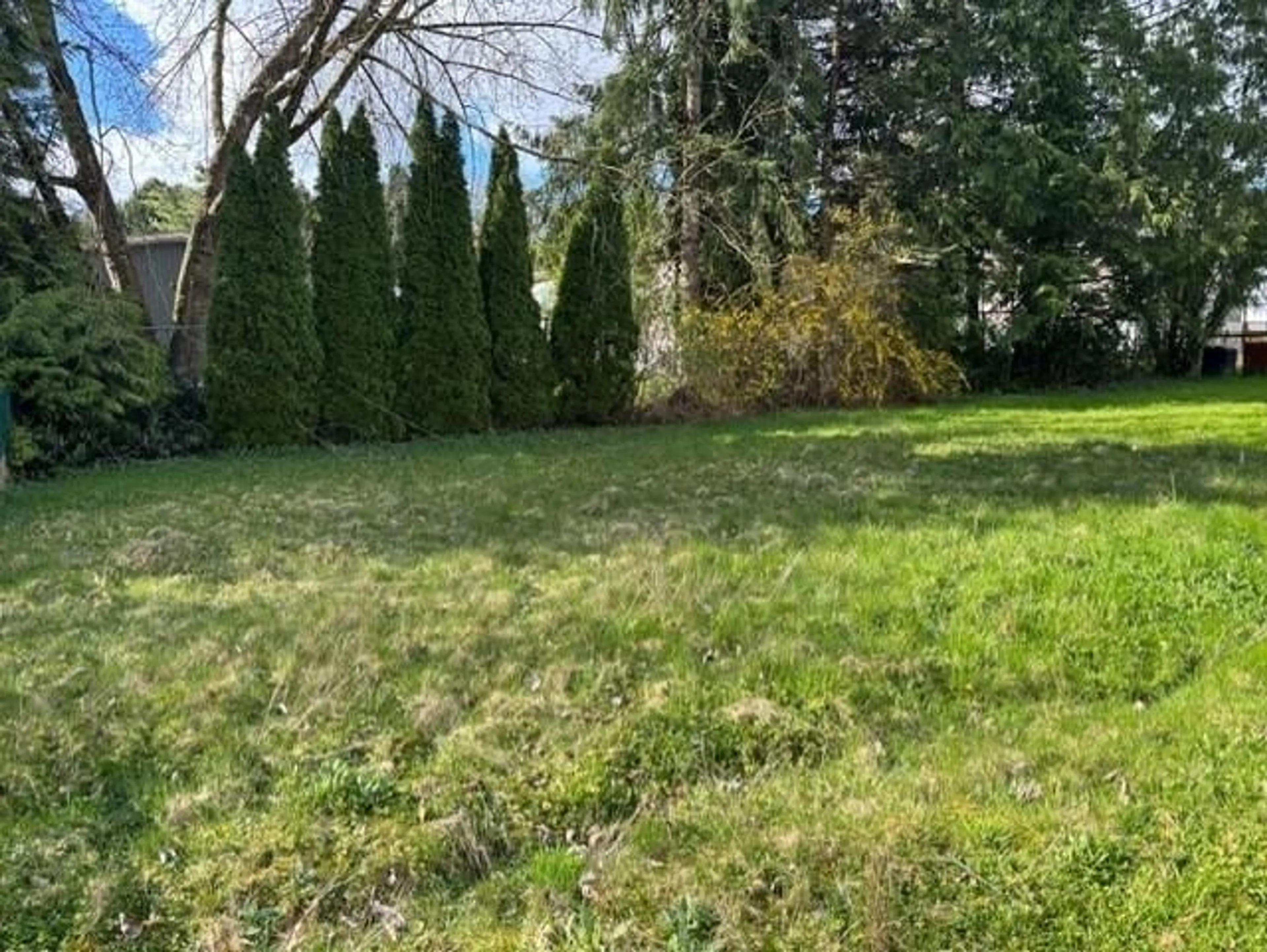 A pic from outside/outdoor area/front of a property/back of a property/a pic from drone, forest/trees view for 46 - 8266 KING GEORGE BOULEVARD, Surrey British Columbia V3W5C2