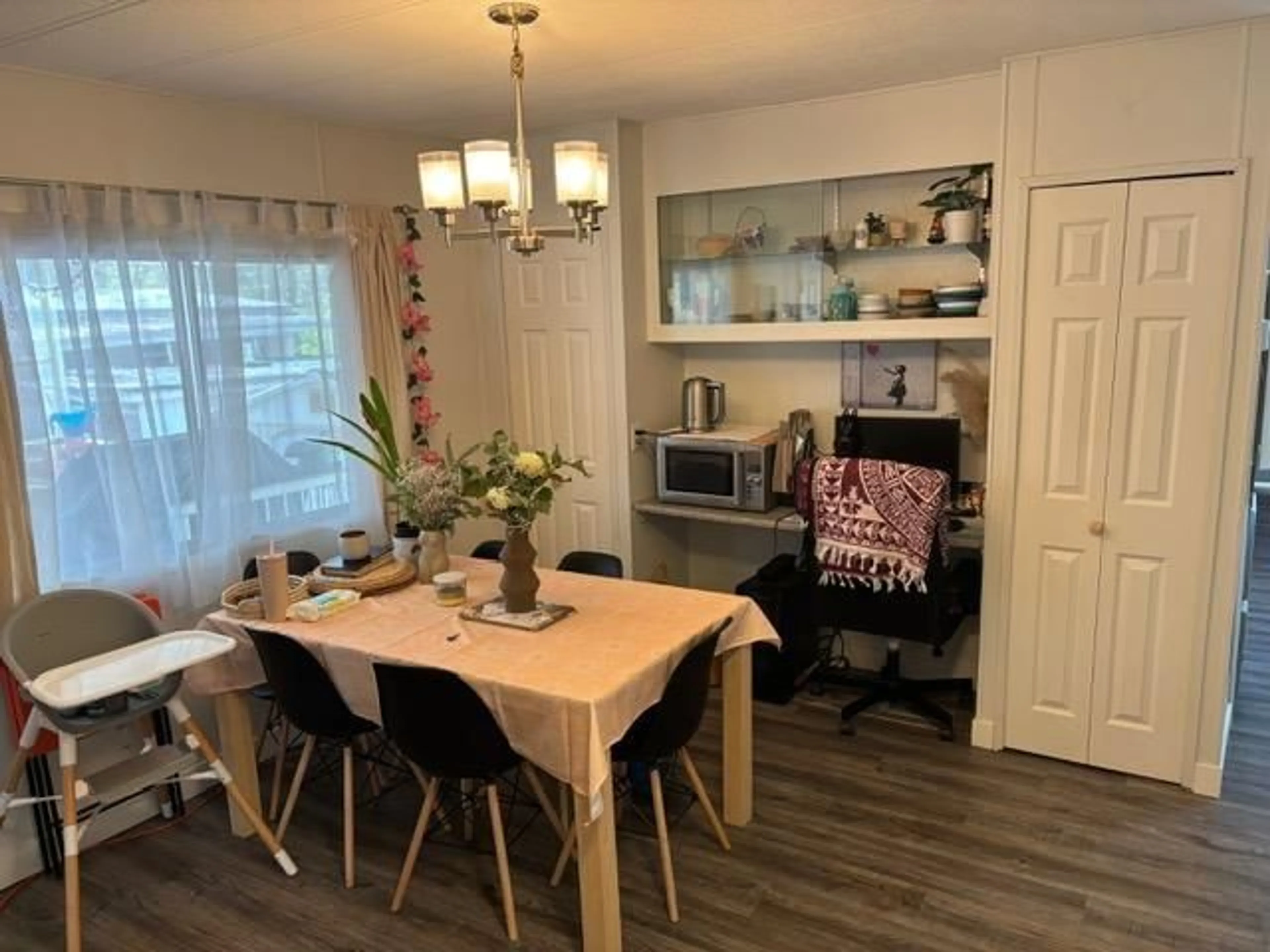 Dining room, wood/laminate floor for 46 - 8266 KING GEORGE BOULEVARD, Surrey British Columbia V3W5C2