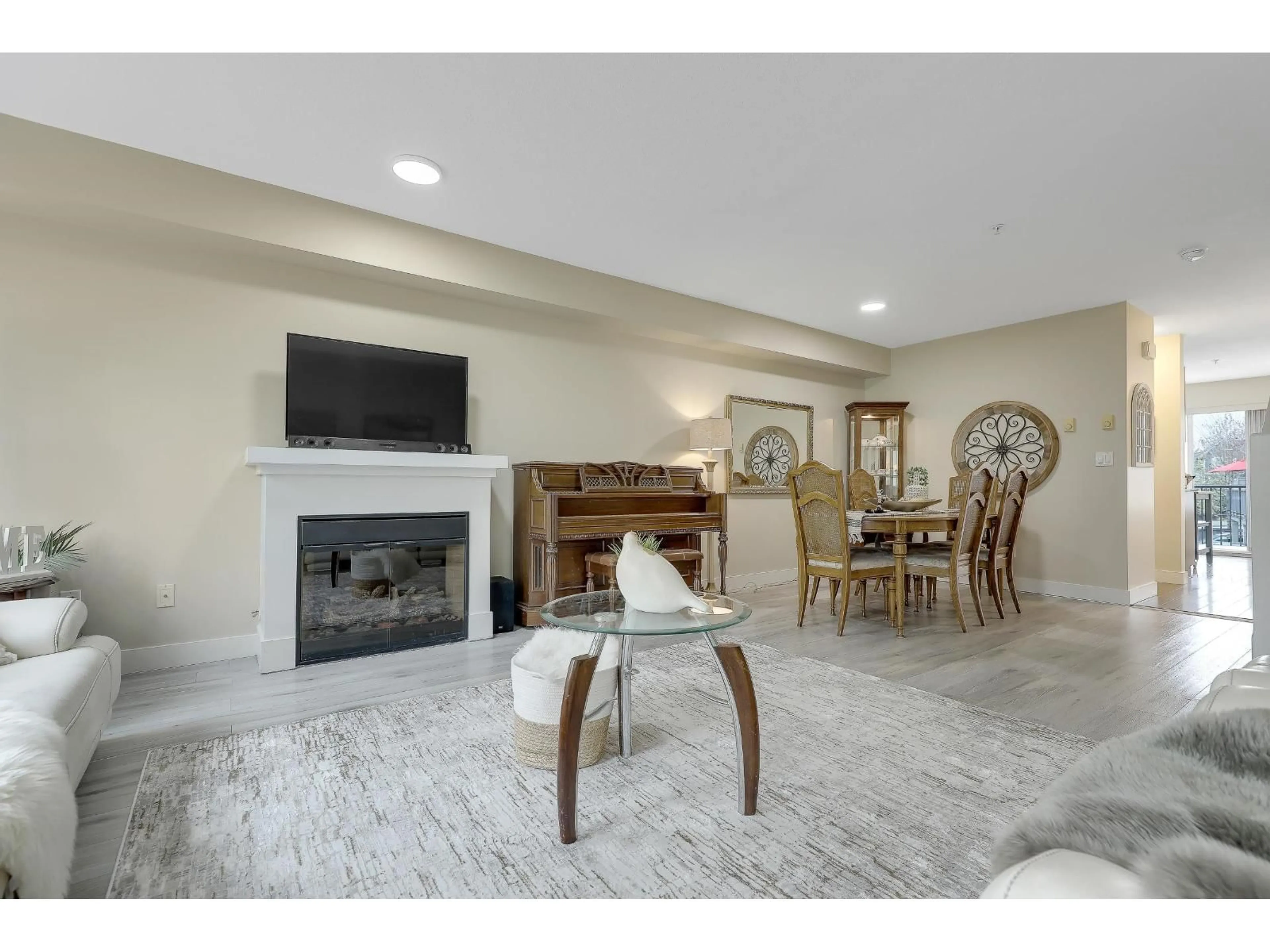 Living room with furniture, ceramic/tile floor for 34 - 20038 70 AVENUE, Langley British Columbia V2Y0B4